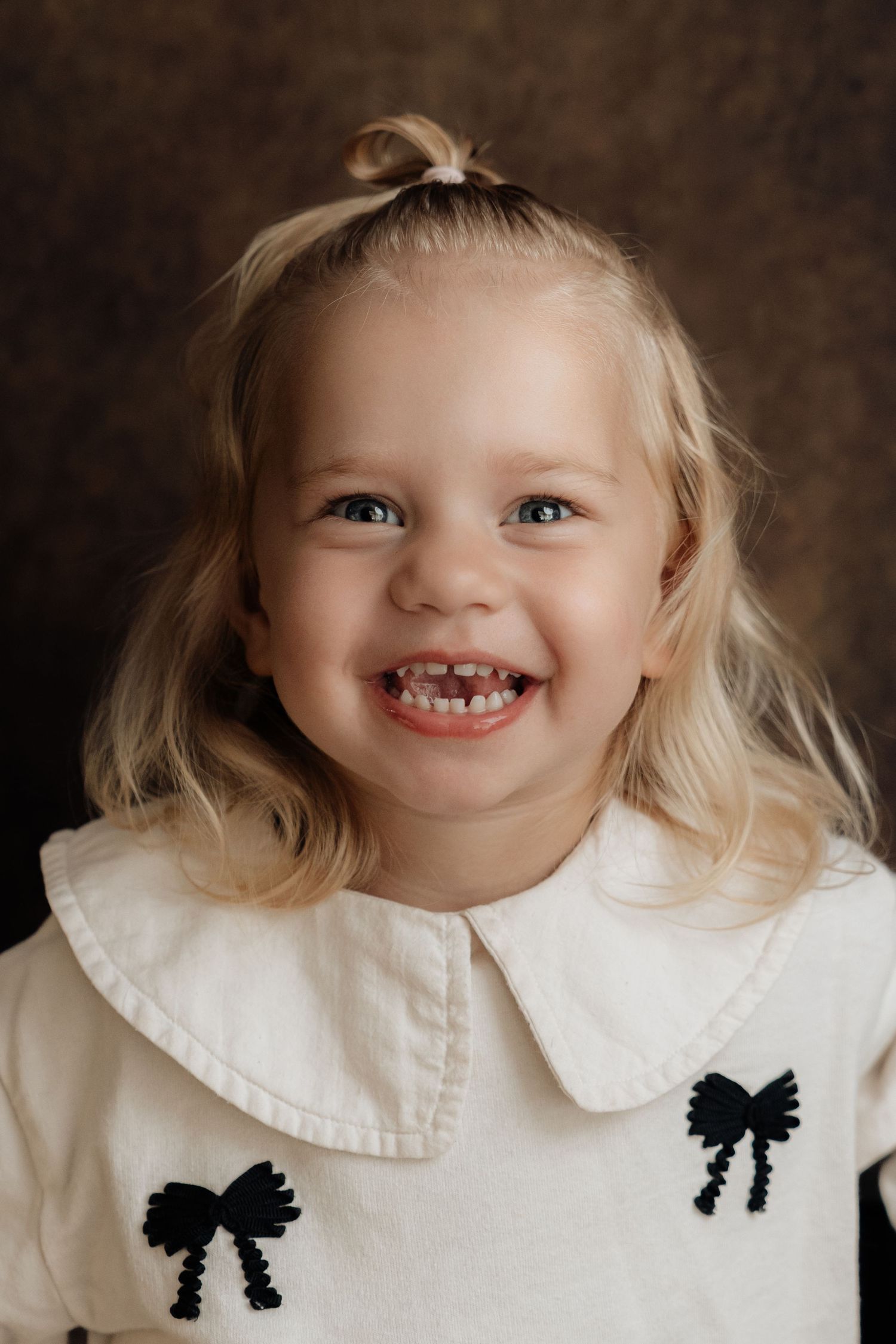 spontane portretfoto kinderen liefdevol portretjes Nieuwegein fotograaf peuter gezinsfotograaf ijsselstein motherhood fotoshoot