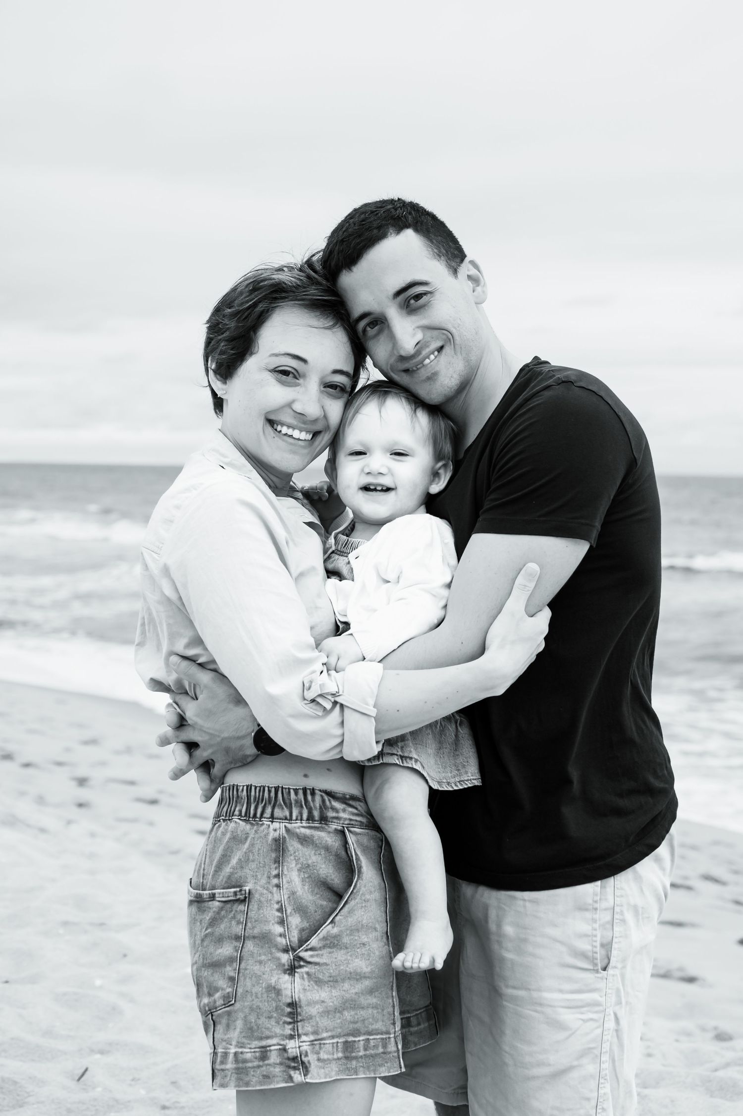 Ensaio de família na praia, em Matinhos, Paraná.