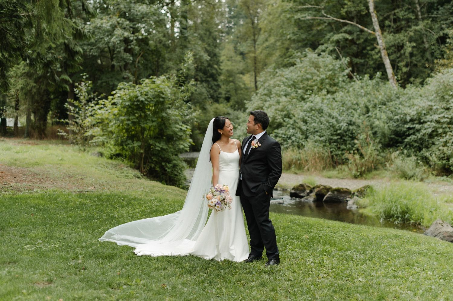 Seattle couples photos Seattle wedding photographer casual natural modern timless
