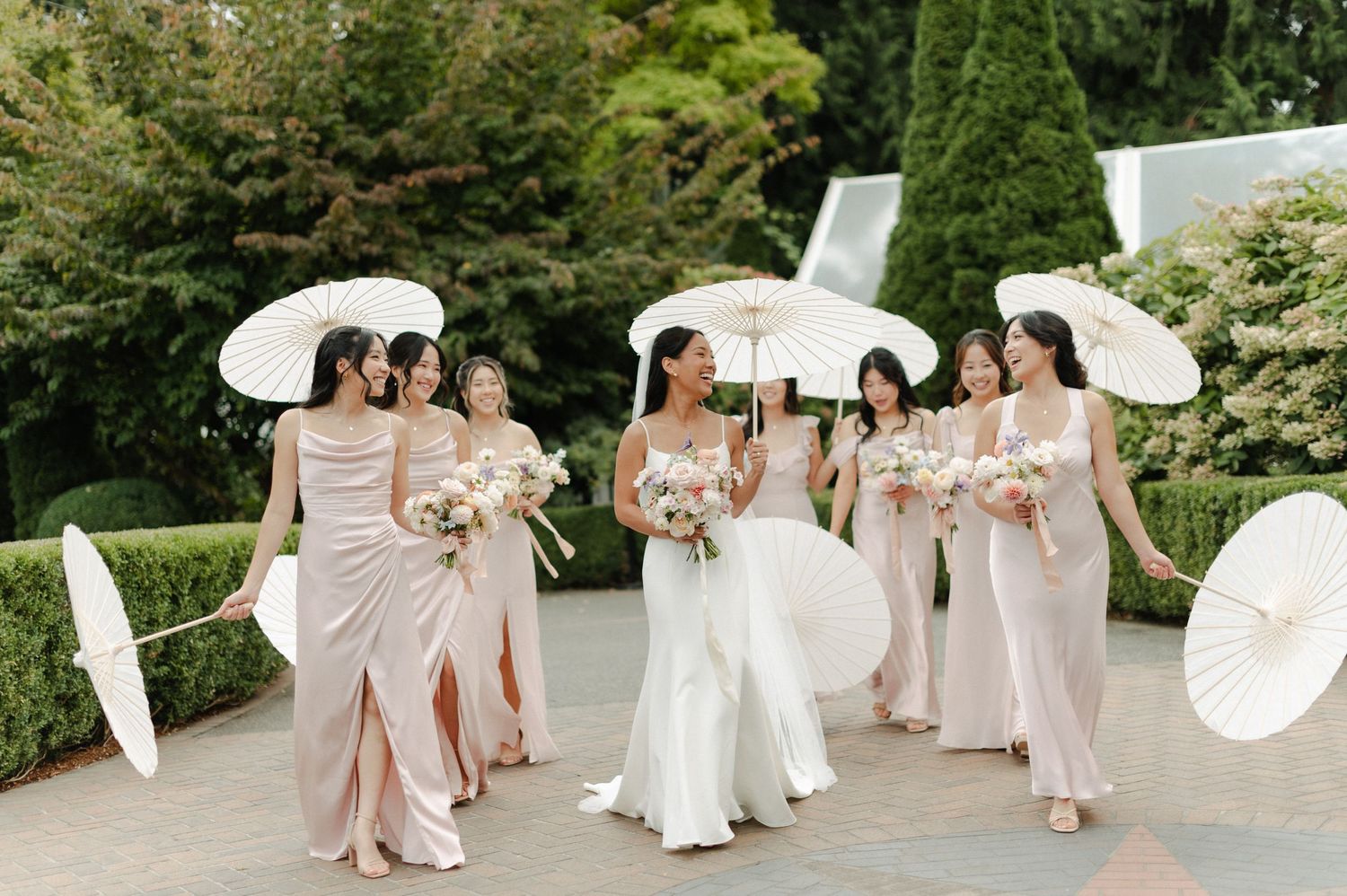 Seattle couples photos Seattle wedding photographer casual natural modern timless