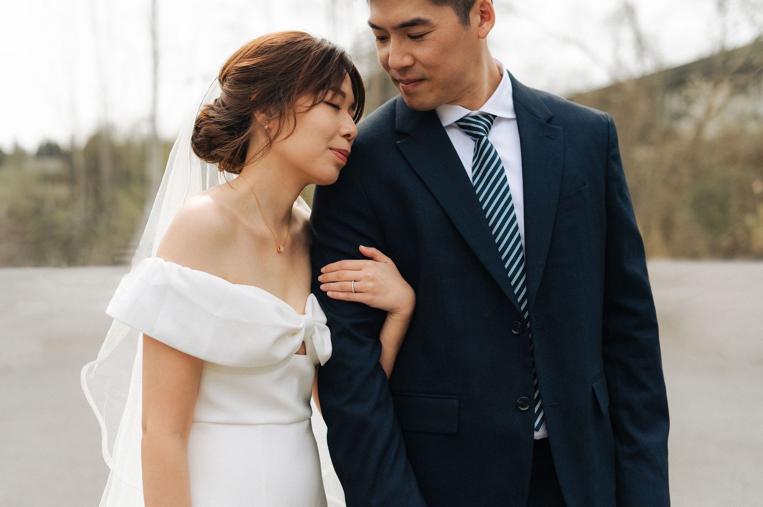 Seattle couples photos Seattle wedding photographer casual natural modern timless