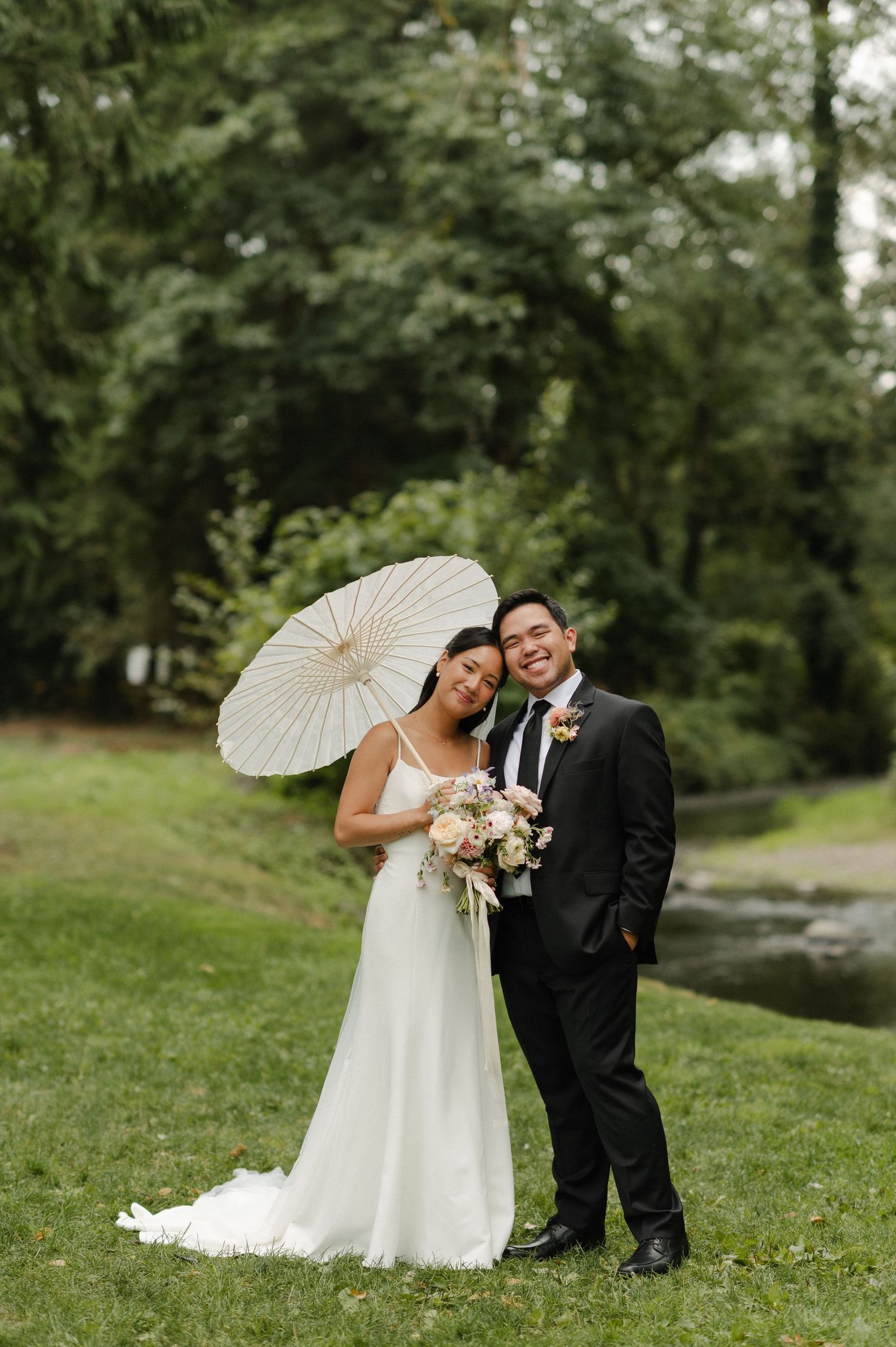 Seattle couples photos Seattle wedding photographer casual natural modern timeless