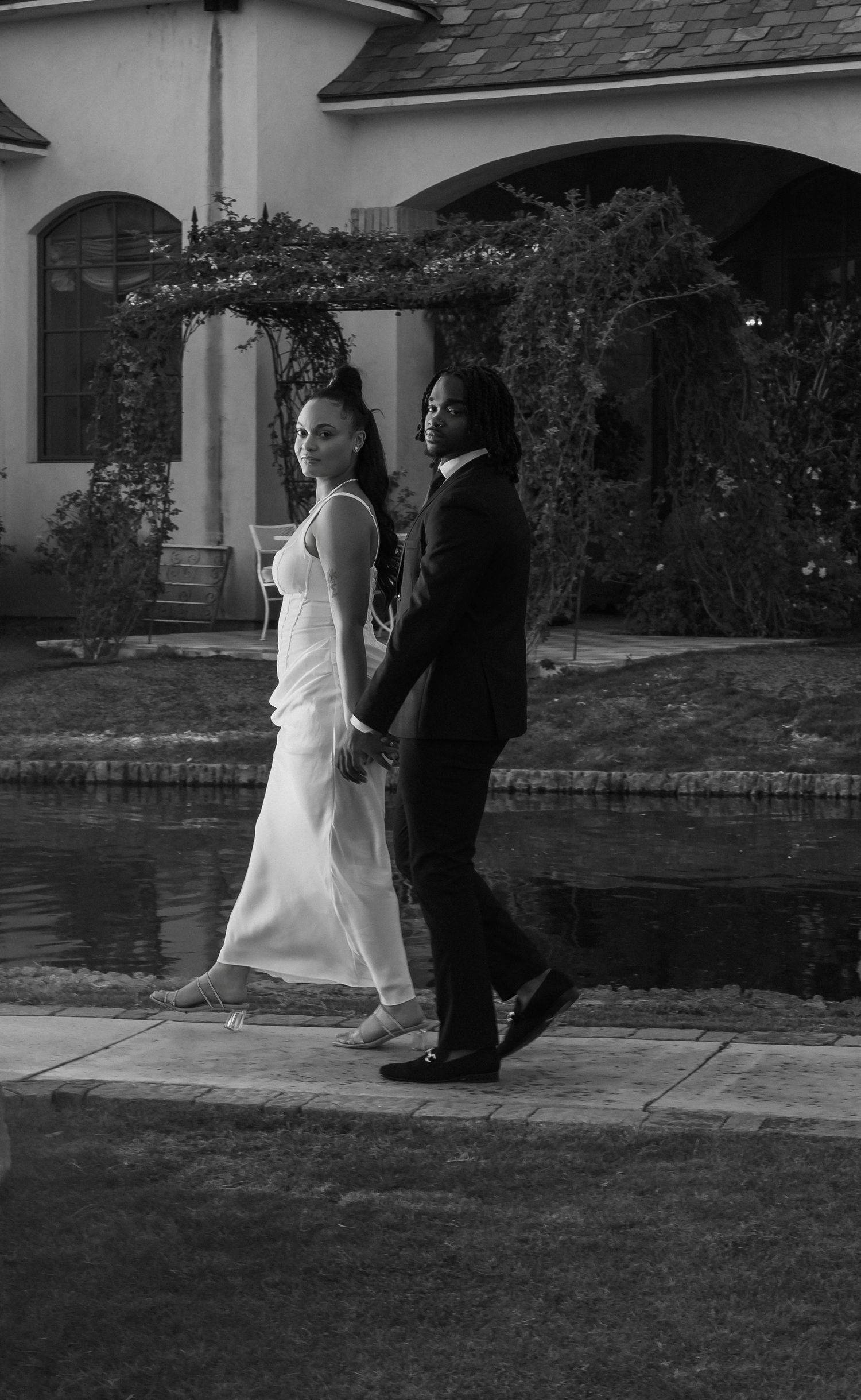 Romantic Arizona photographer capturing estate engagement photoshoot