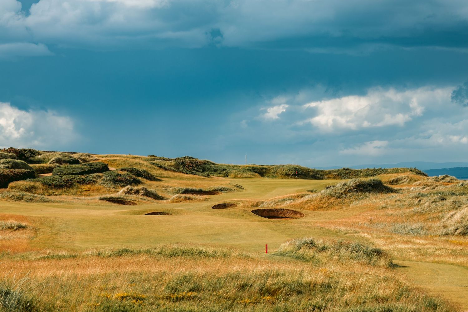 Scenic cloudy view at kingsbarns golf course