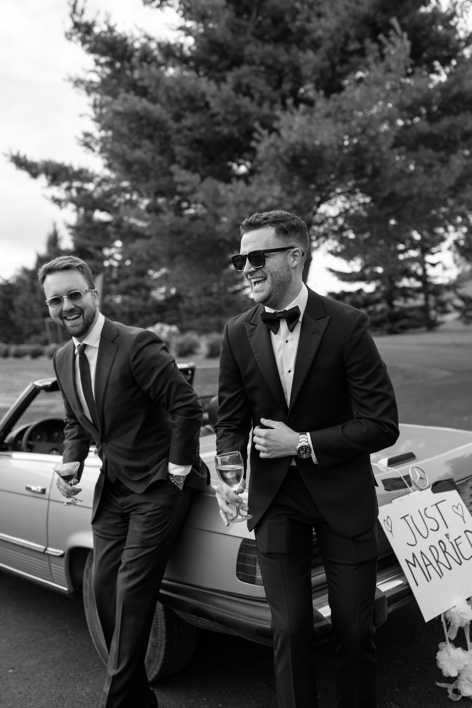 Candid 35mm film wedding photography in Montreal. Artistic and honest wedding documentary style featuring vintage aesthetics.