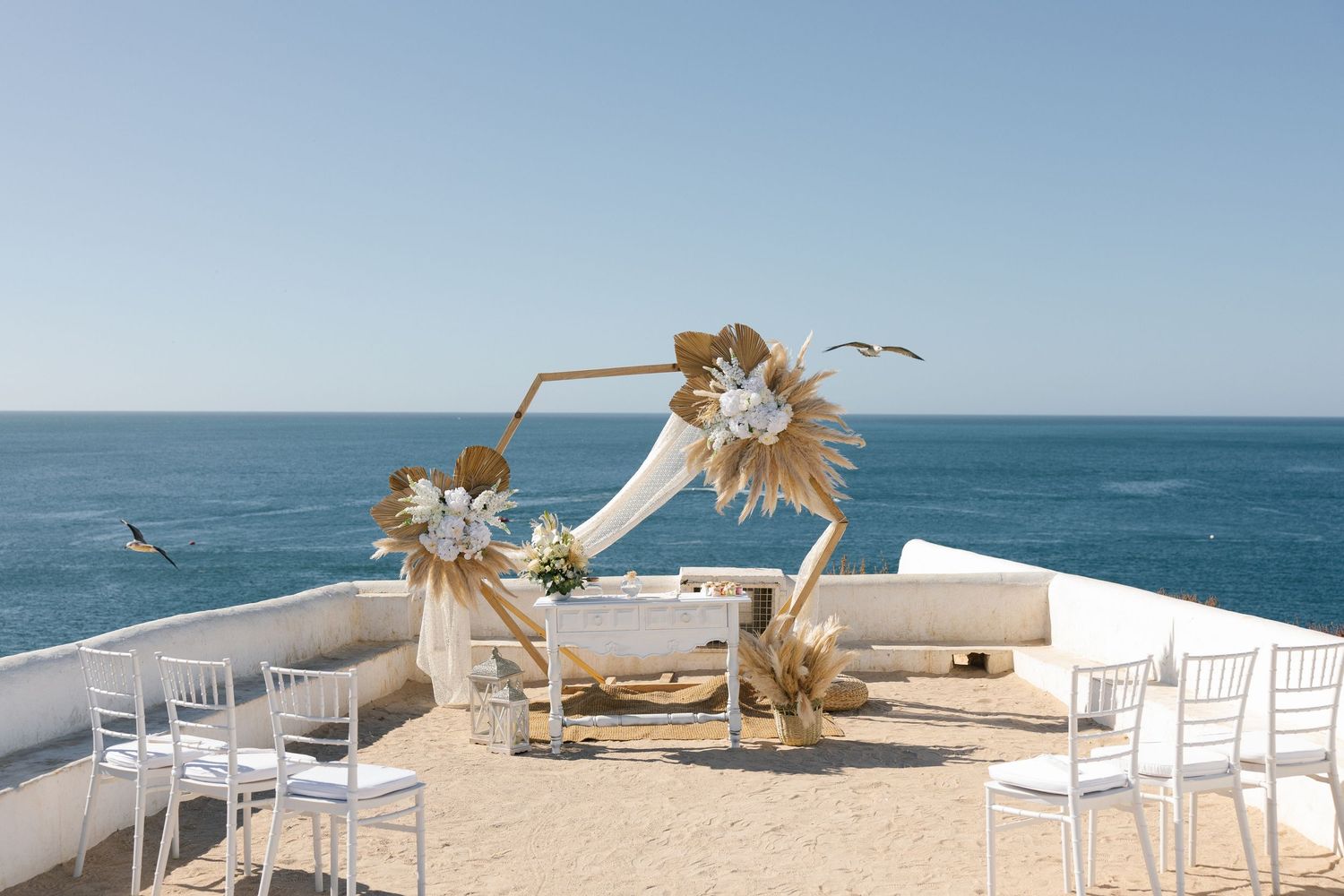 Wedding aisle on nossa senhora de rocha in Porches, Algarve