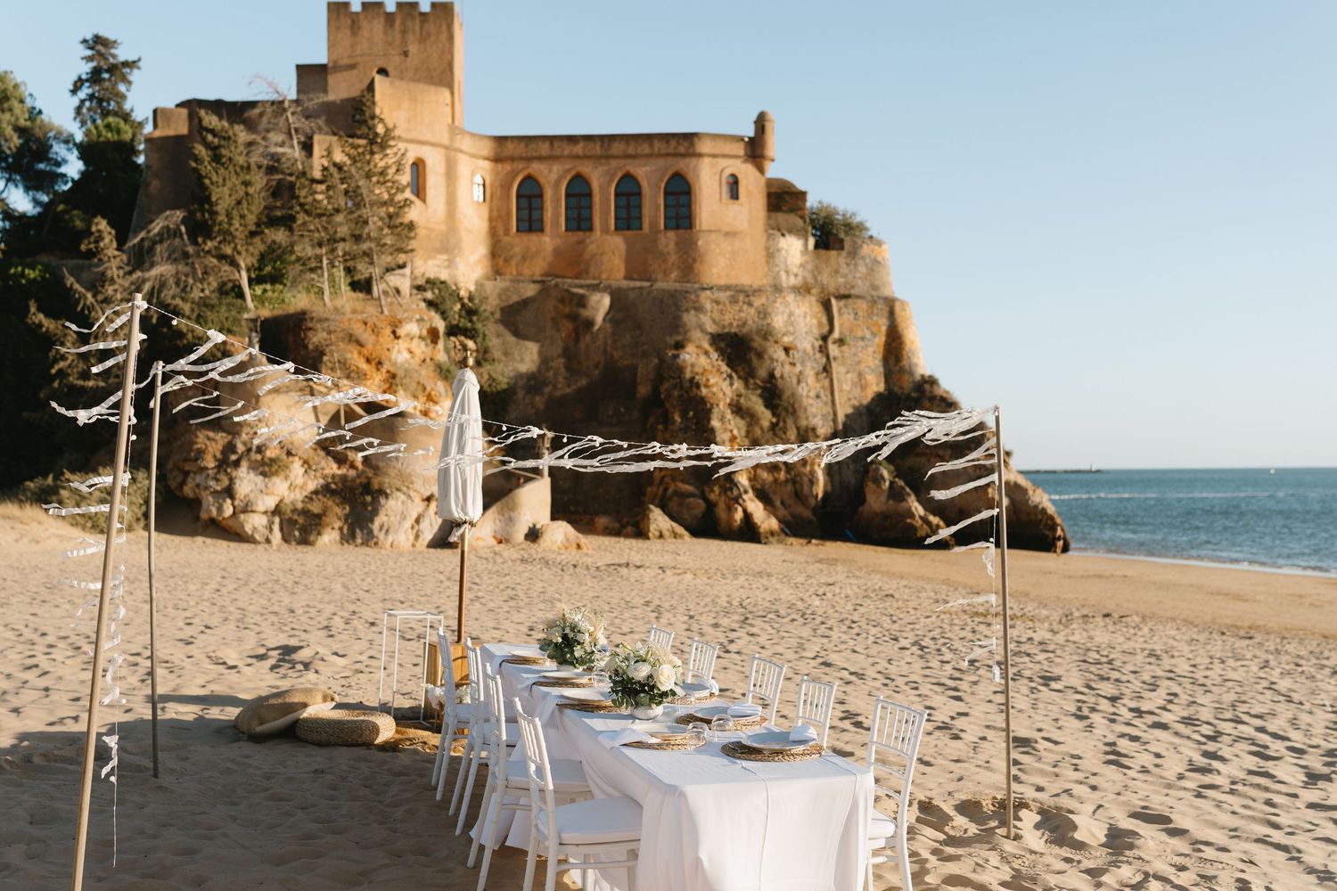 wedding dinner at praia da angrinha in the algarve