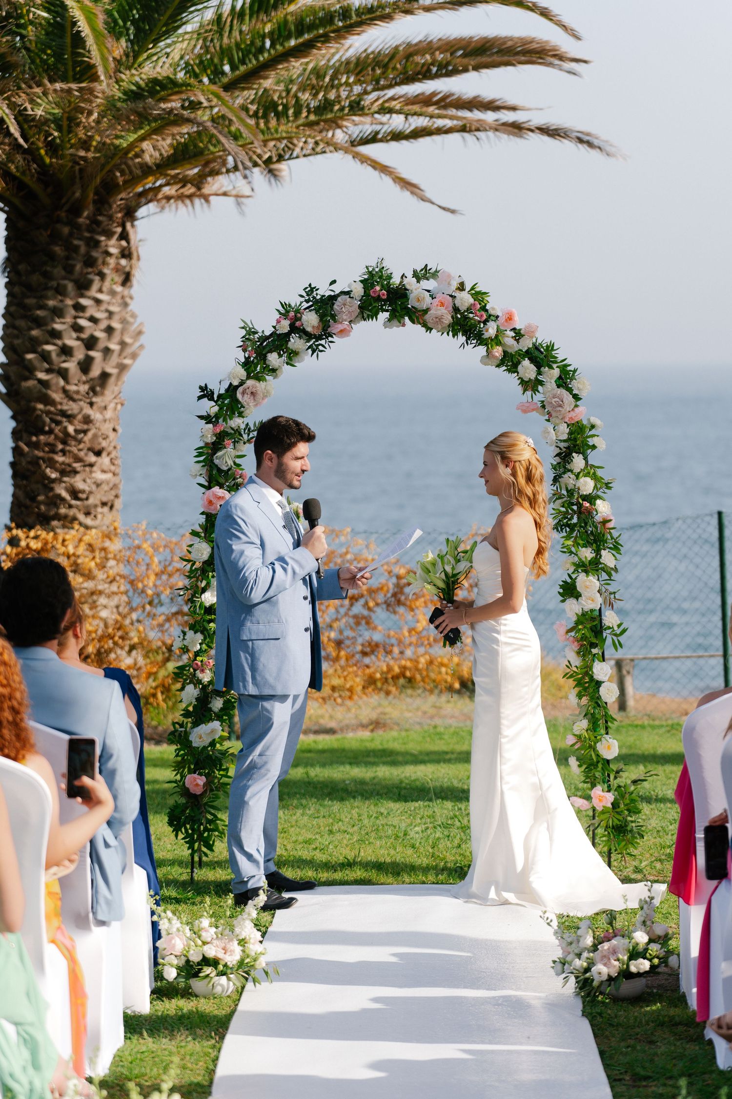Bride and groom standing on the aisle telling there vows on a beautiful cliff in porches