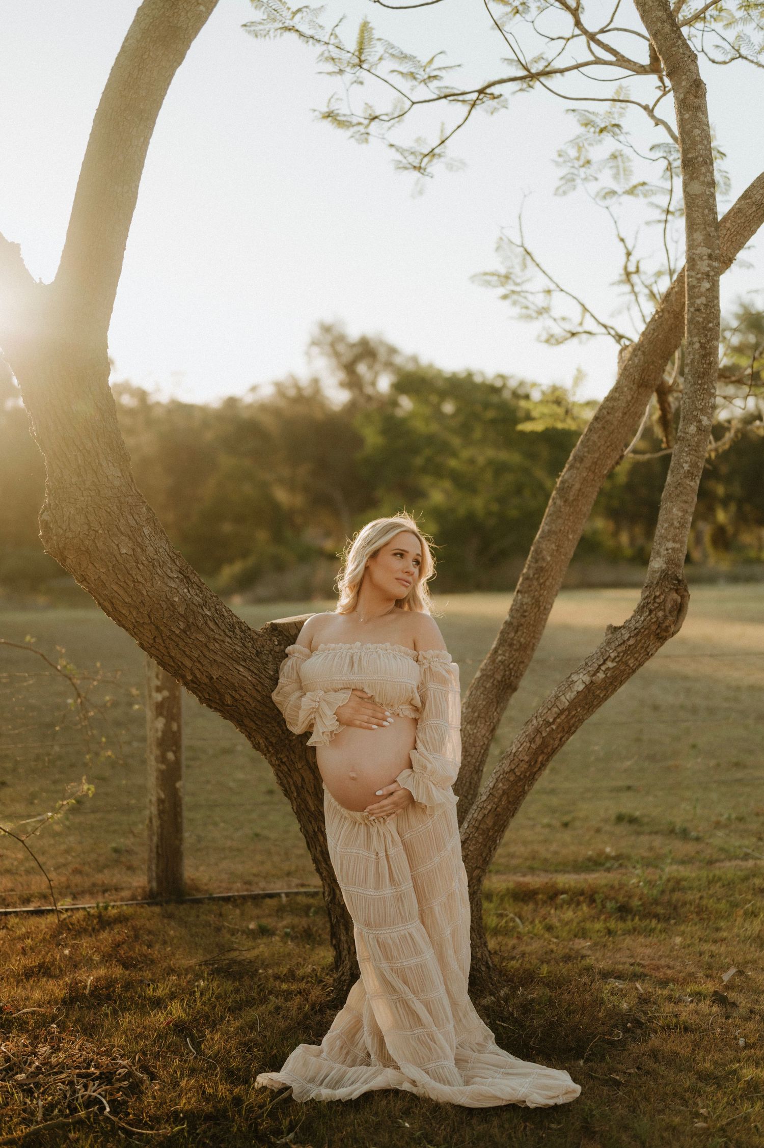 Hawkesbury maternity session outdoors at sunset