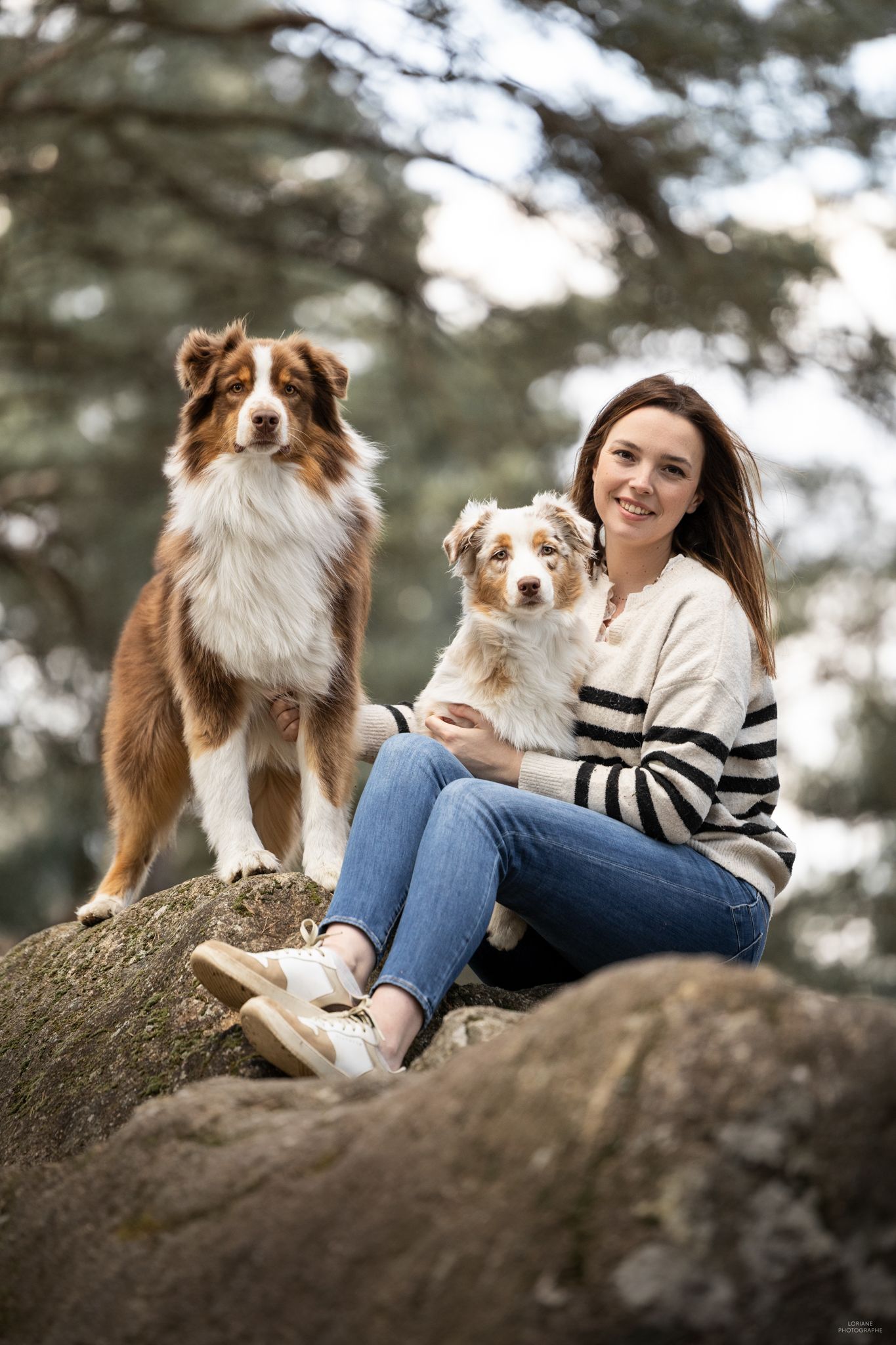 moi Adeline Mln photographe canine avec mes deux chiens bergers australiens Lucky et Vaiana