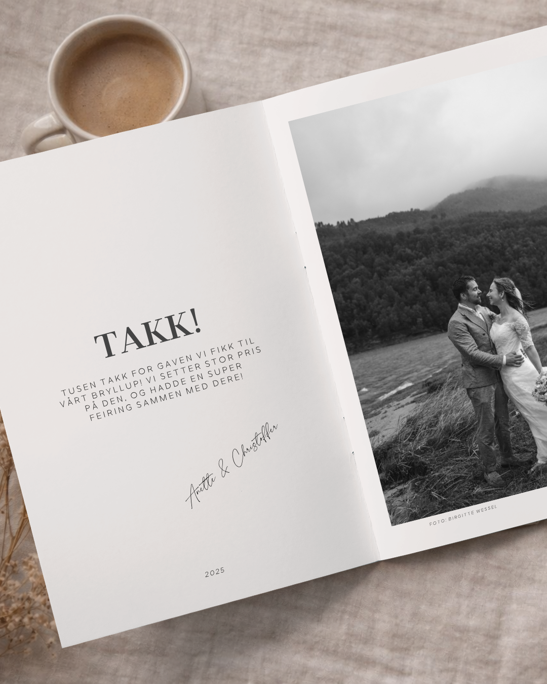 Open wedding photo book showing a black and white couple portrait by a lake, with a thank you message in Norwegian.