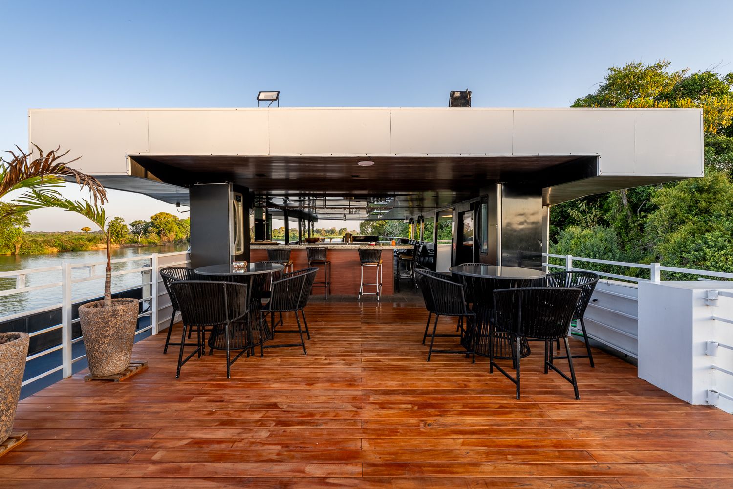 Pantanal flotel outdoor area