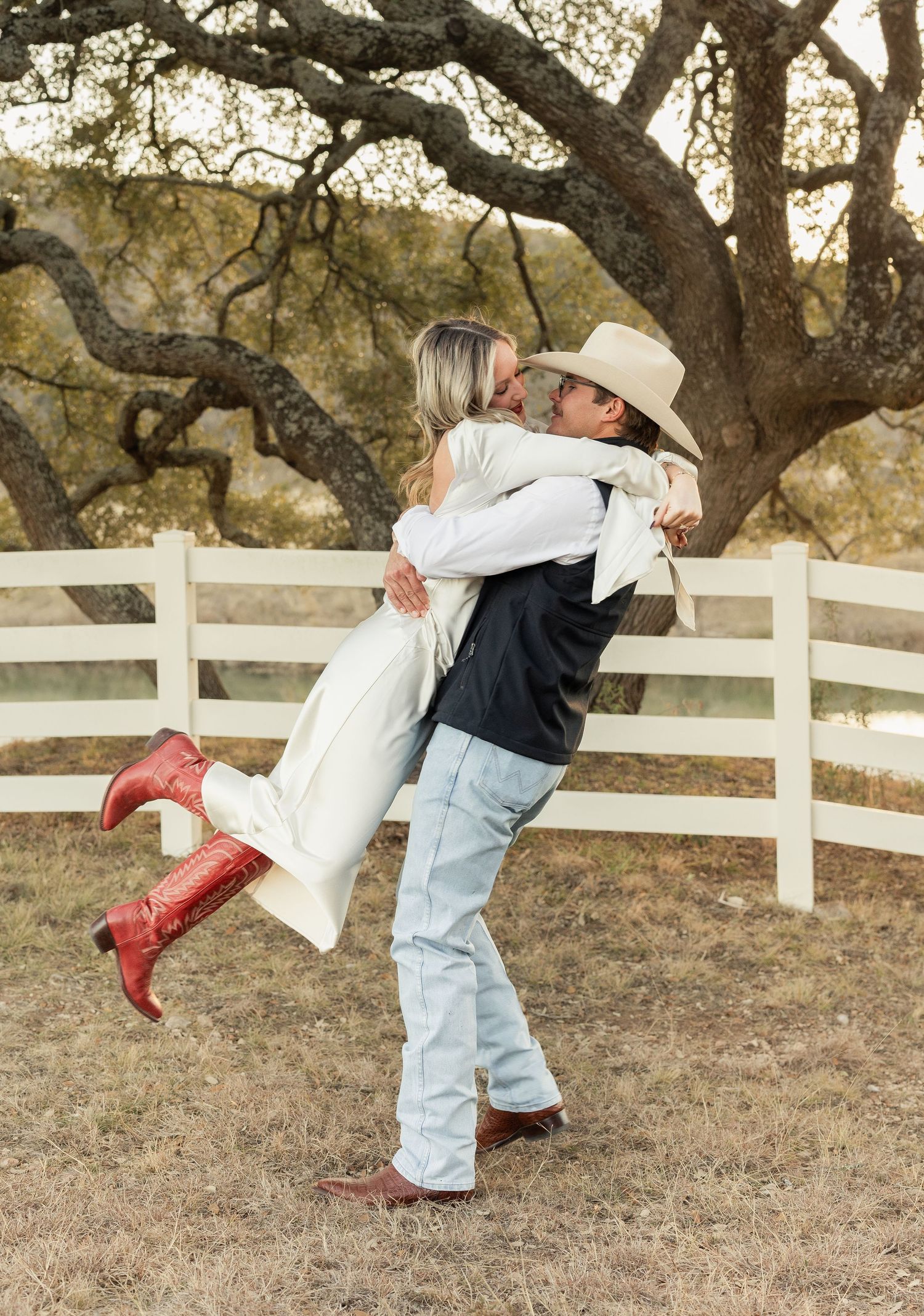 Engagement Photographer
Proposal Photographer
True to Color
Warm Editing
HILL COUNTRY
KERRVILLE
Western Photography
Winter Photography