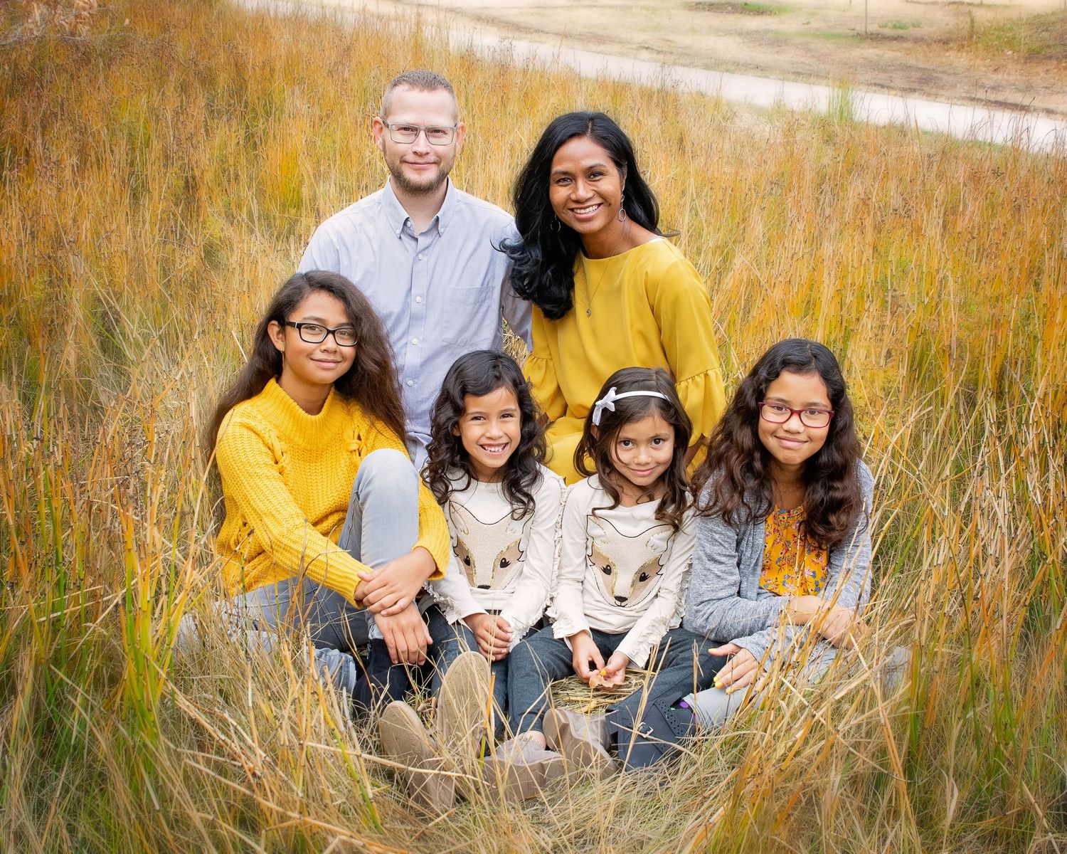 family portrait outdoors with parents and children