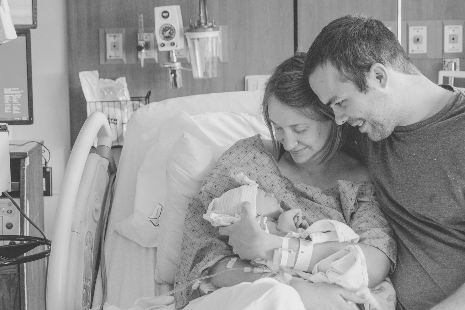 father and mother meeting newborn