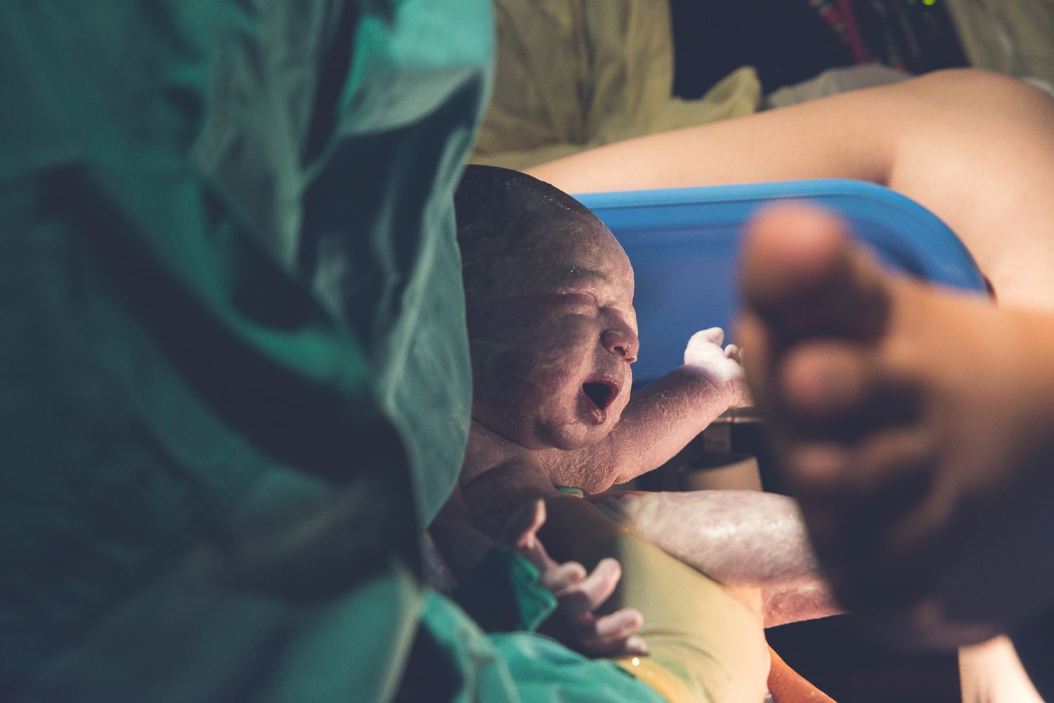 newborn baby's first cry after delivery