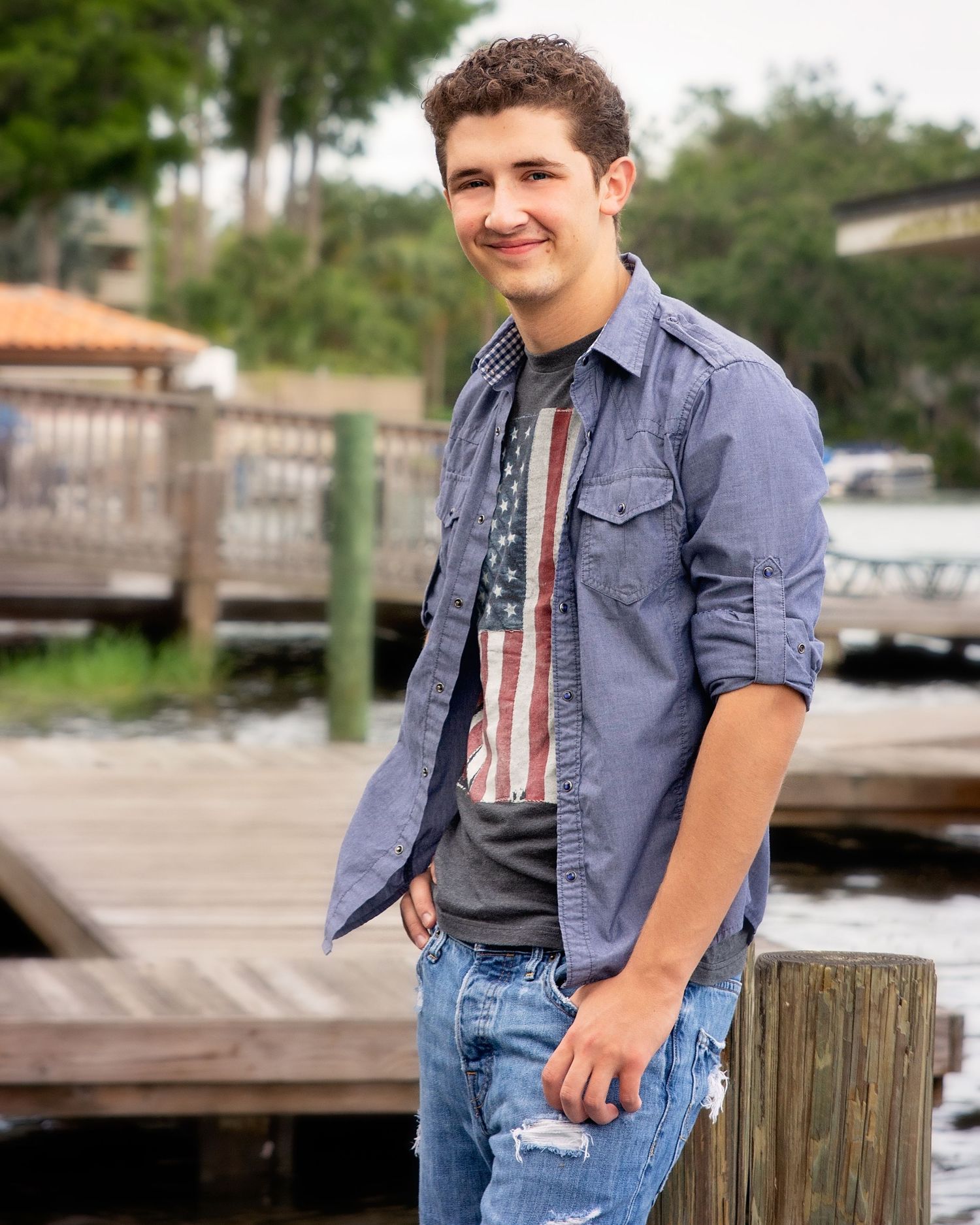 relaxed senior portrait session in nature