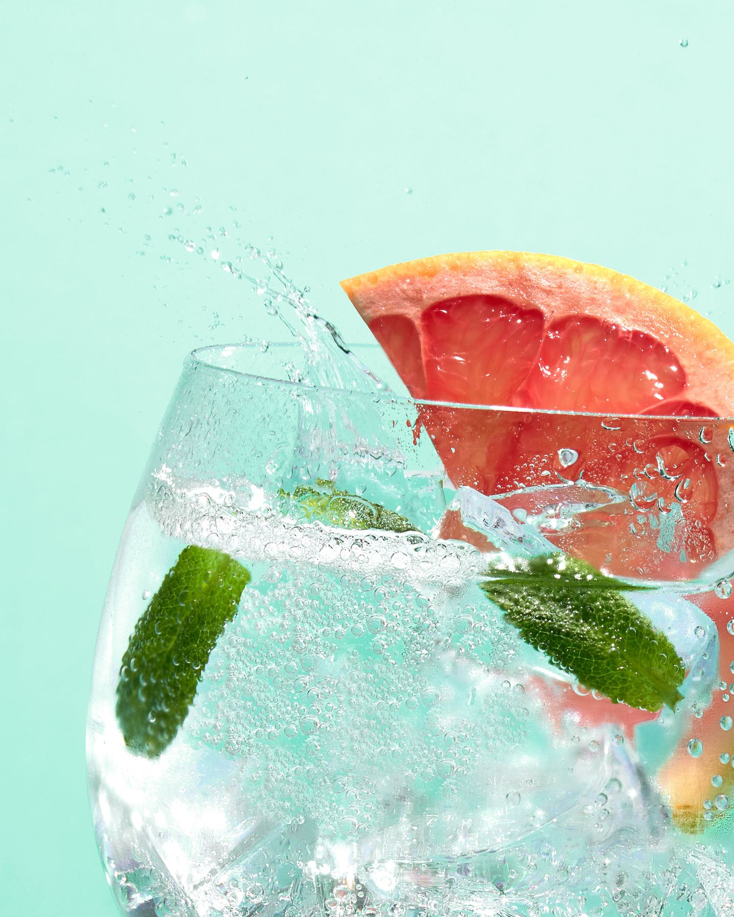 Gin and tonic photography - splash photography - cocktail photography - Nancy Anne drink photography - professional drink photographer
