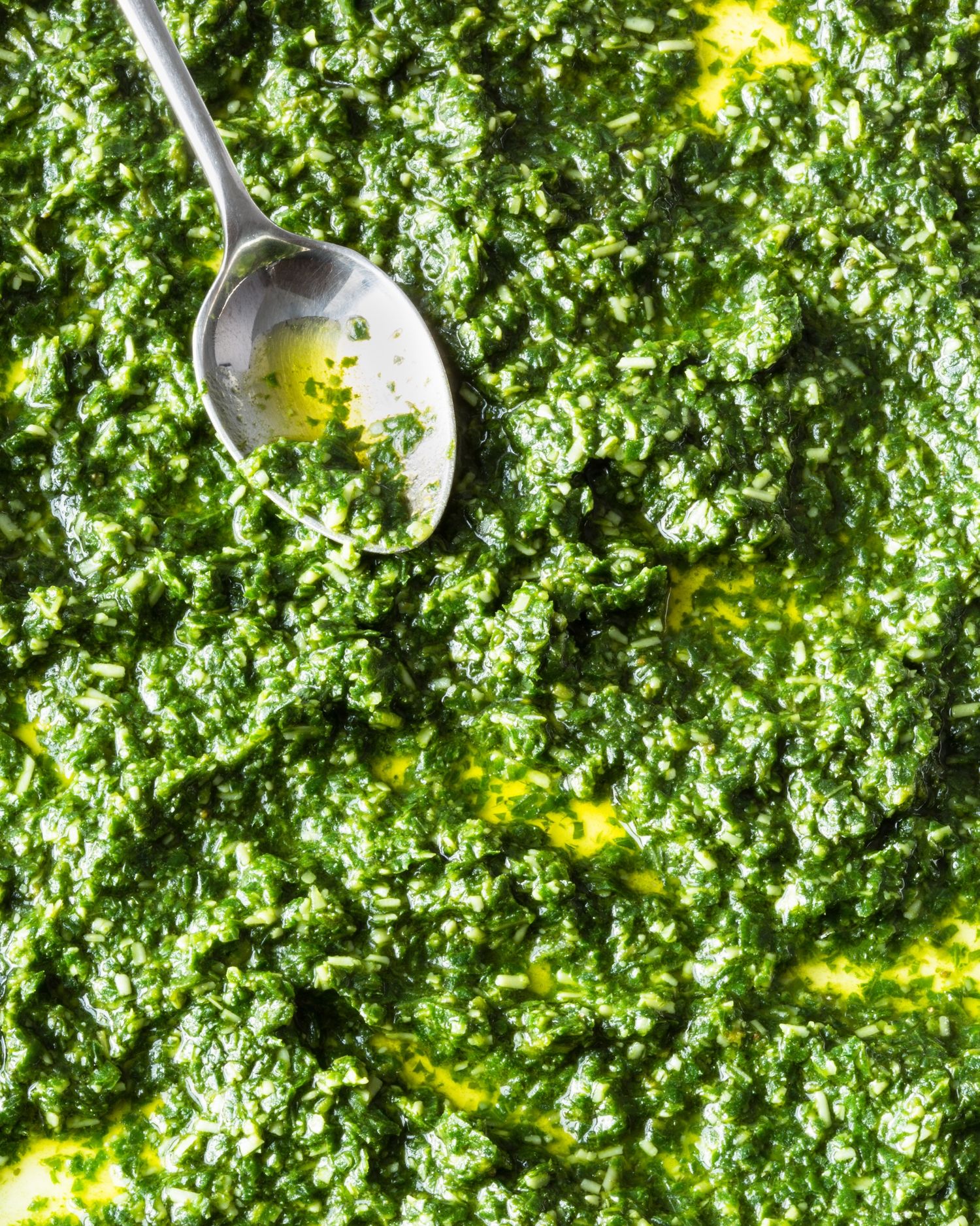 Basil pesto macro food photography - food and drink photography - Nancy Anne - creative commercial food photographer