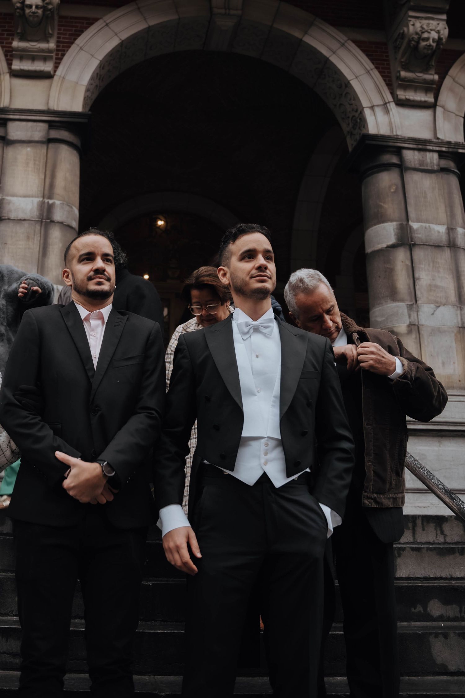 Promovendus loopt naar buiten