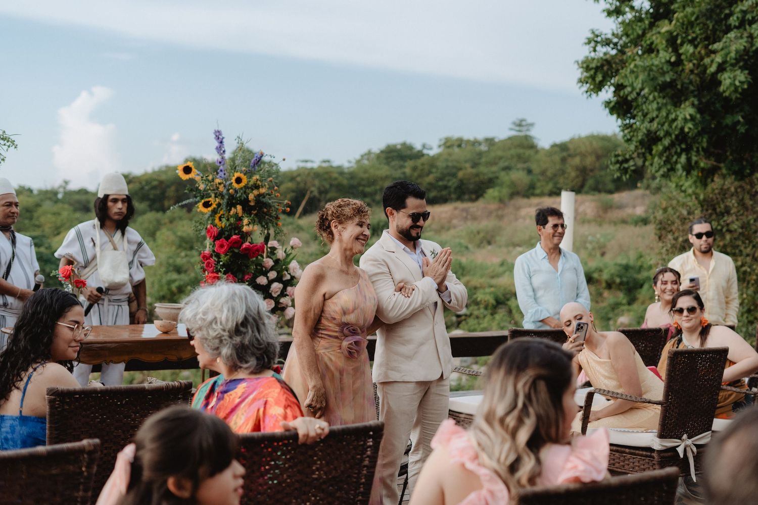 novio espera a su novia en el altar en mamancana santa marta