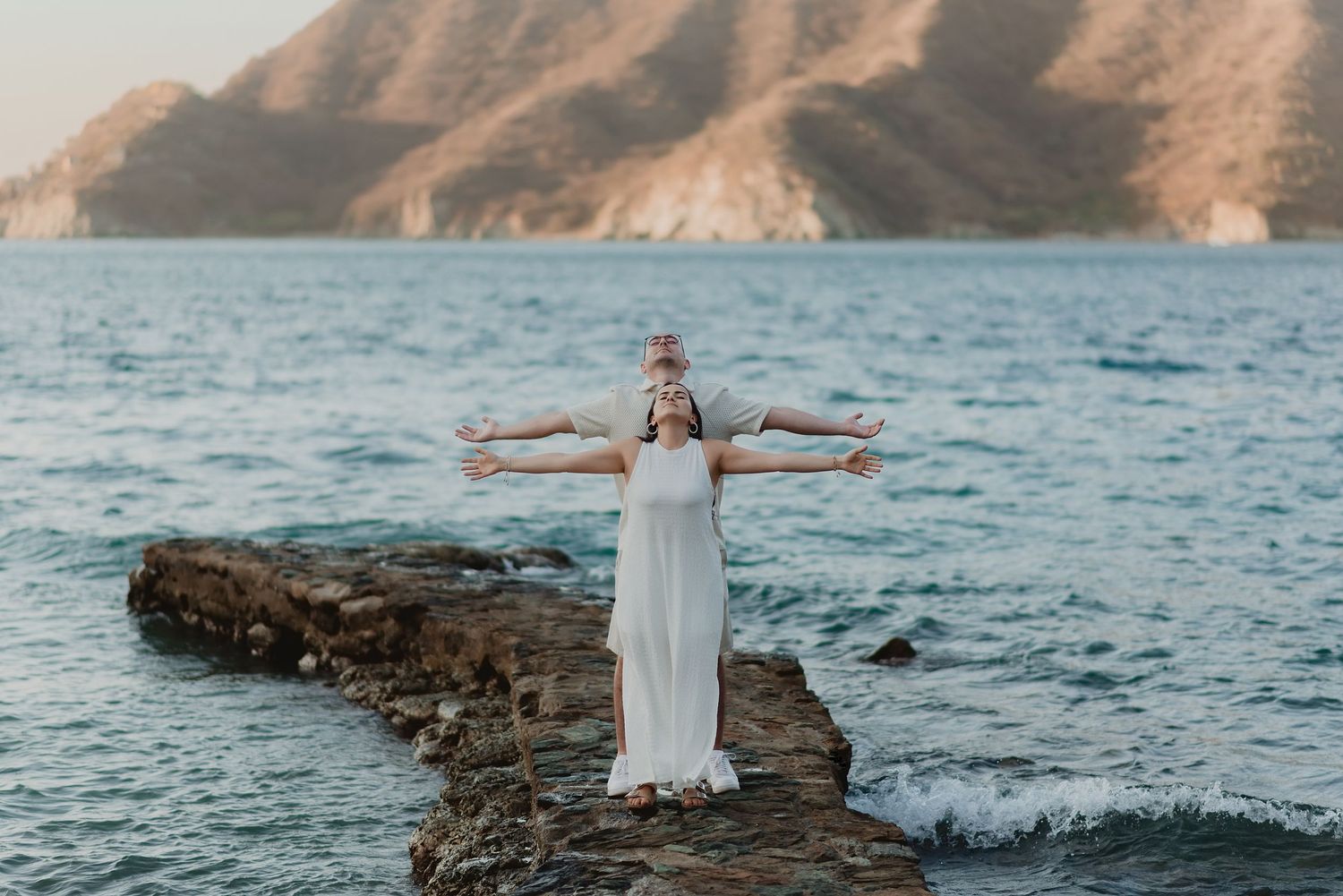 pareja respira libertad en santa marta