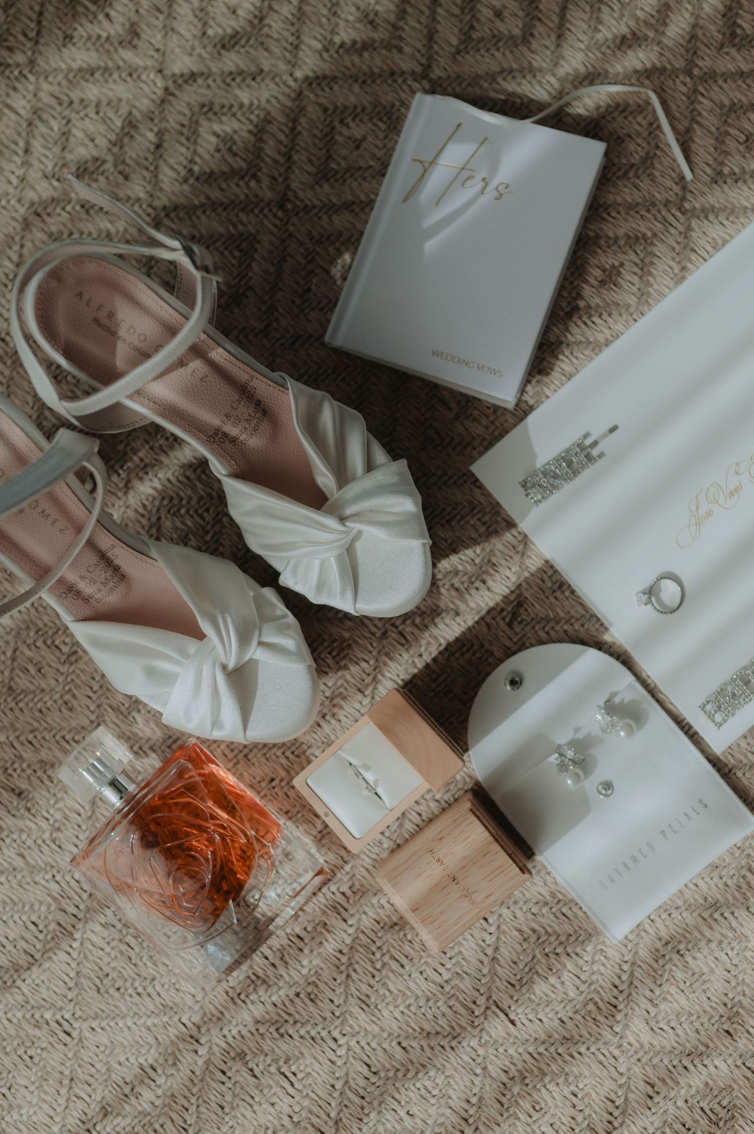 detalle de accesorios de boda