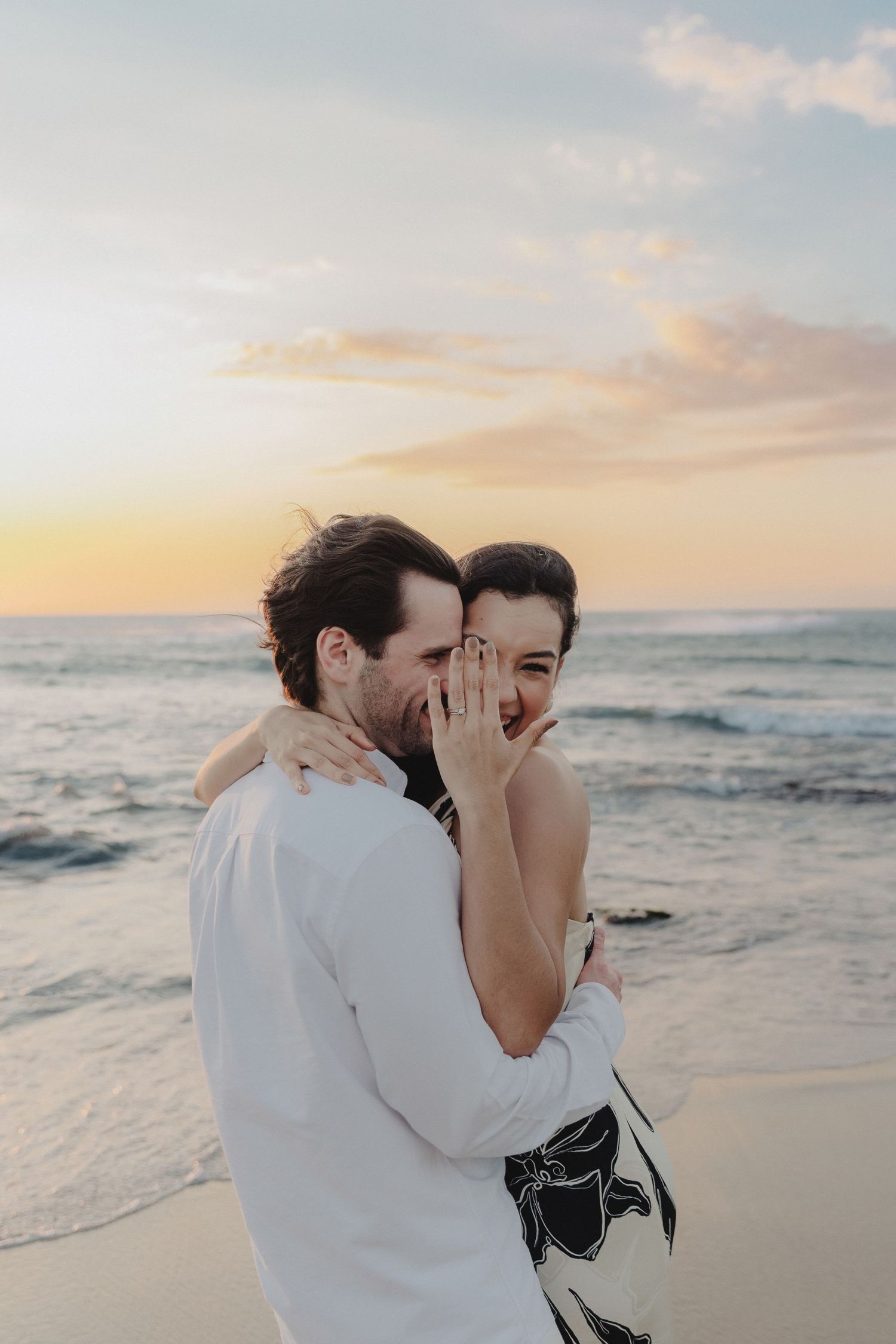 Foto de pareja en santa marta con atardecer