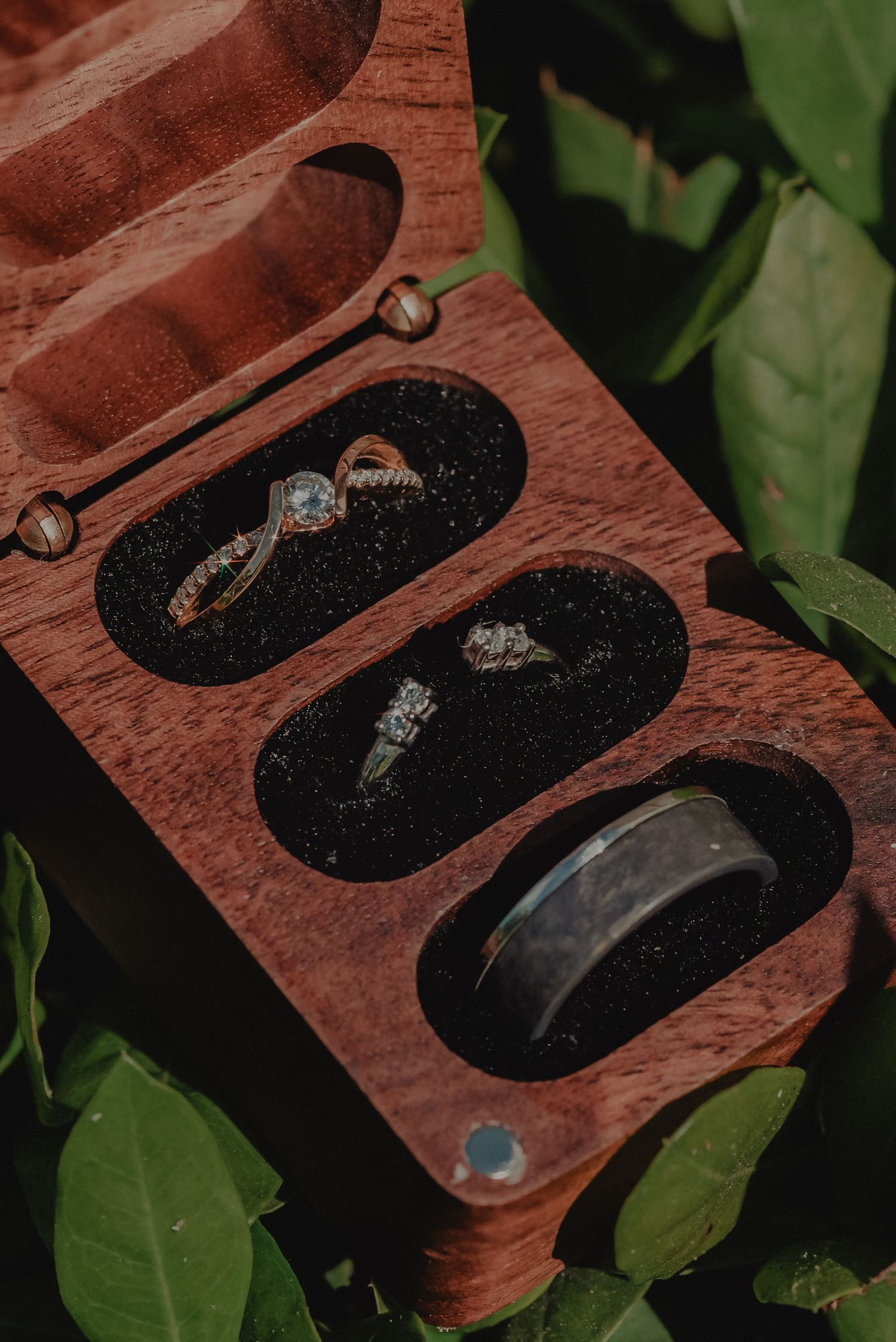 detalle de anillos de bodas en santa marta colombia