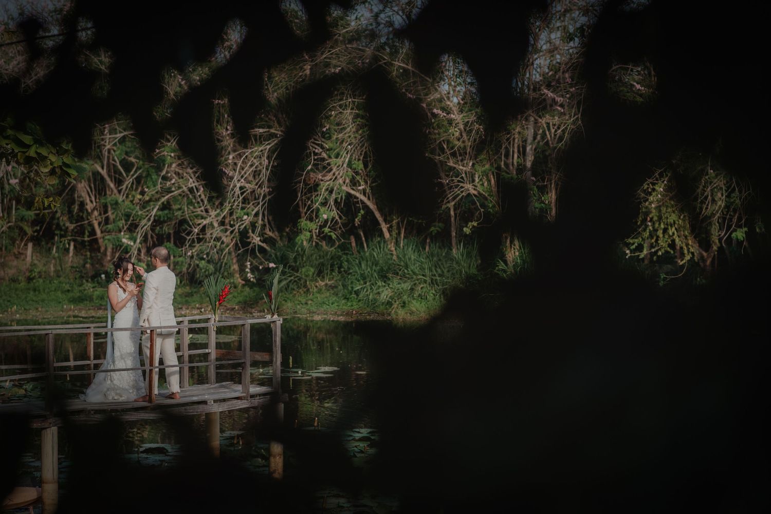 intercambio de votos en ceremonia de boda al aire libre en Santa Marta