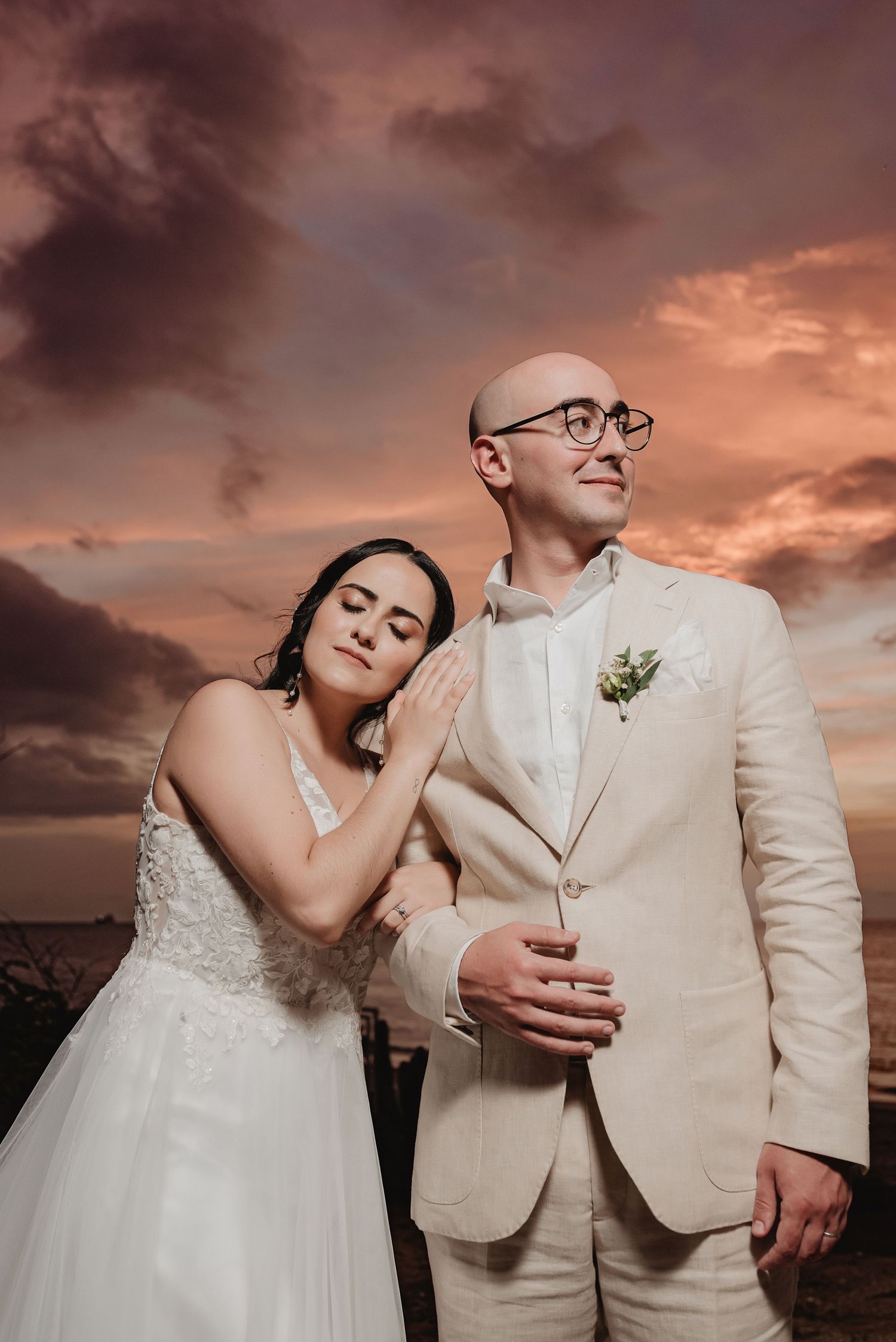 pareja el dia de su boda en santa marta
