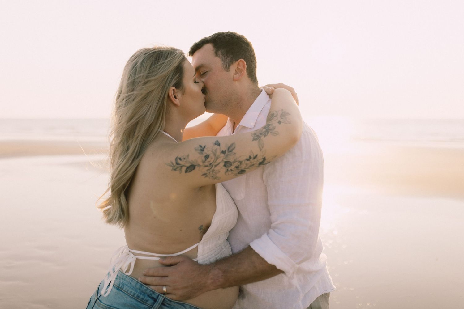 maternity couple kissing