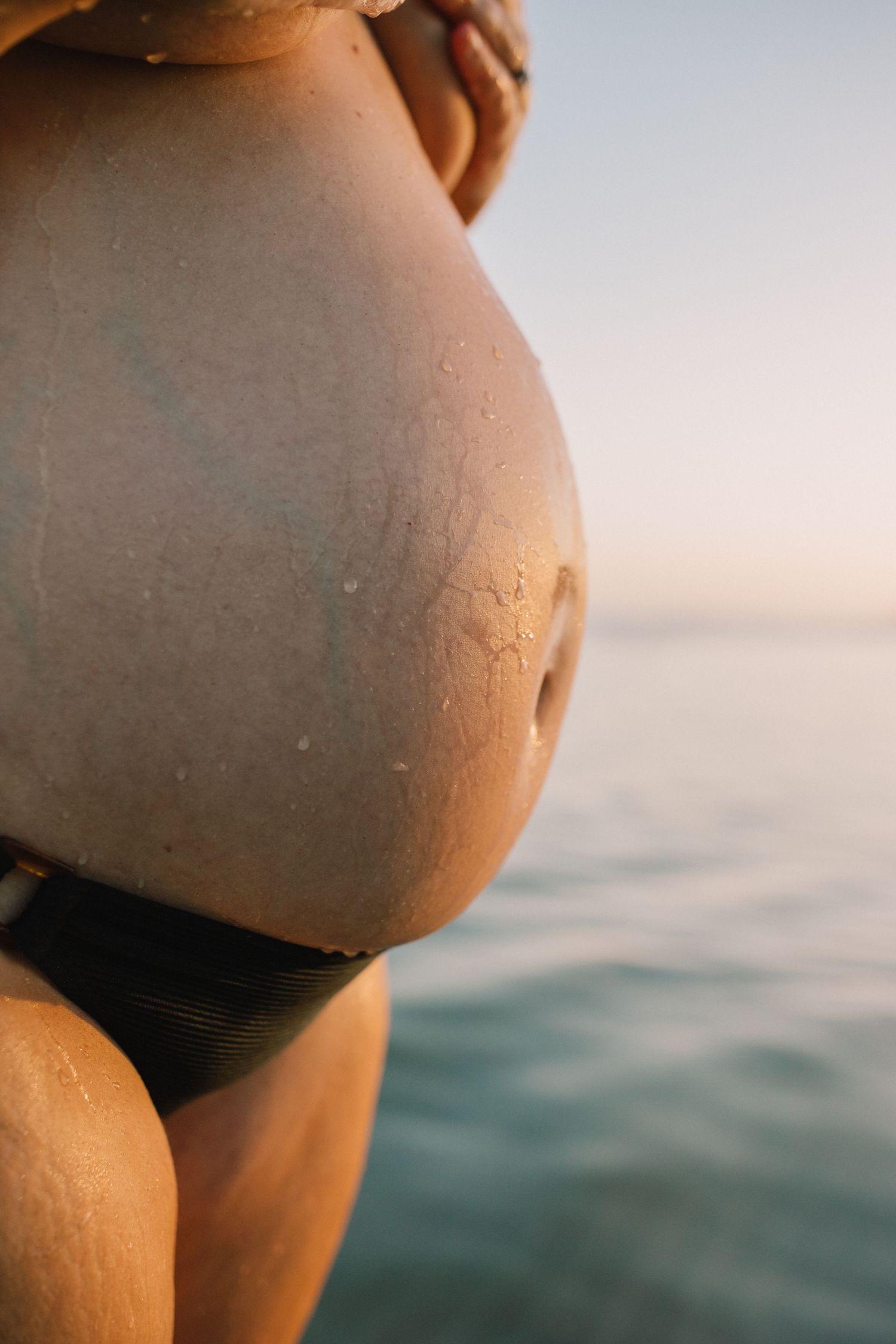 beach maternity photo