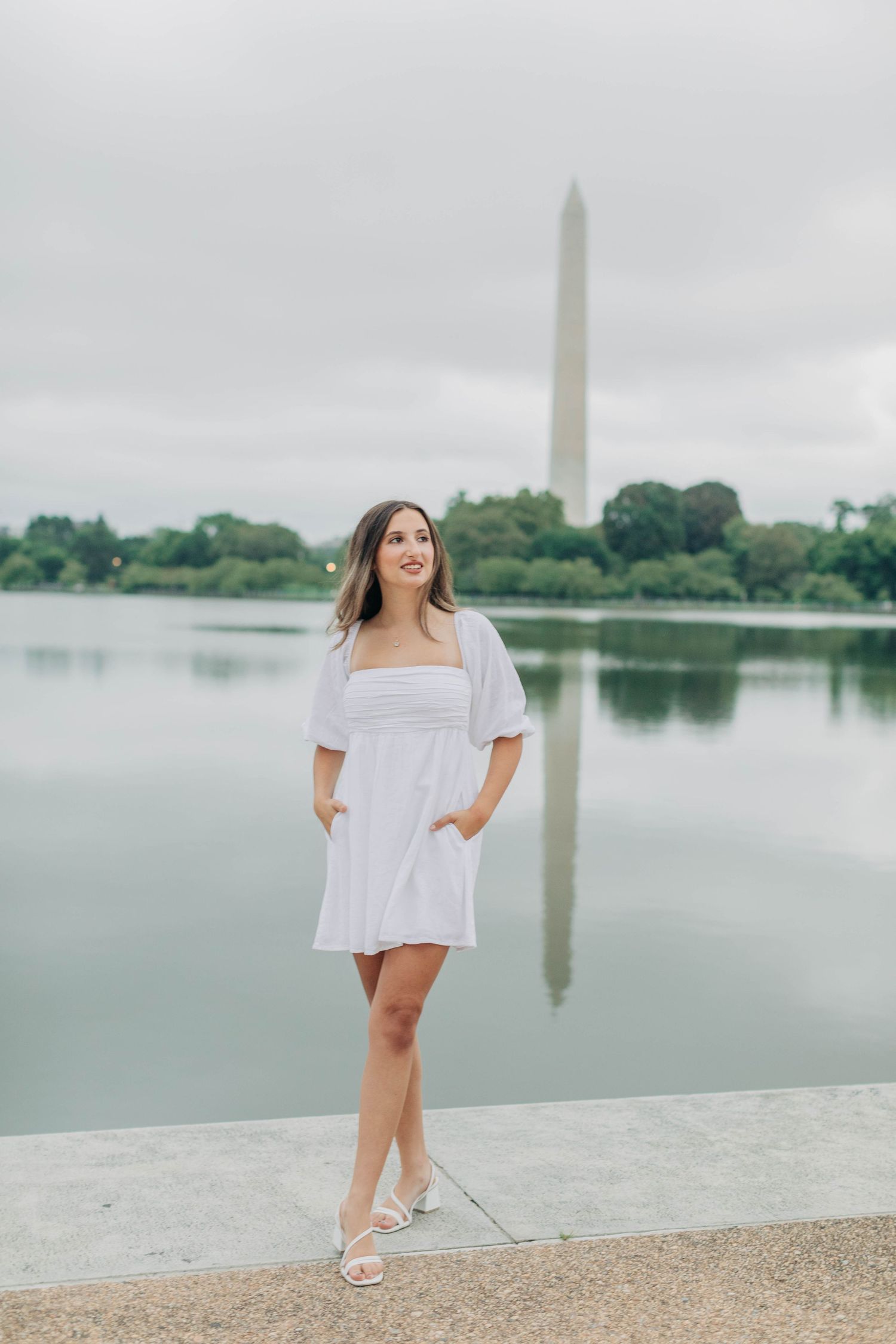 White dress photo with Washington Monument reflecting in tidal basin.