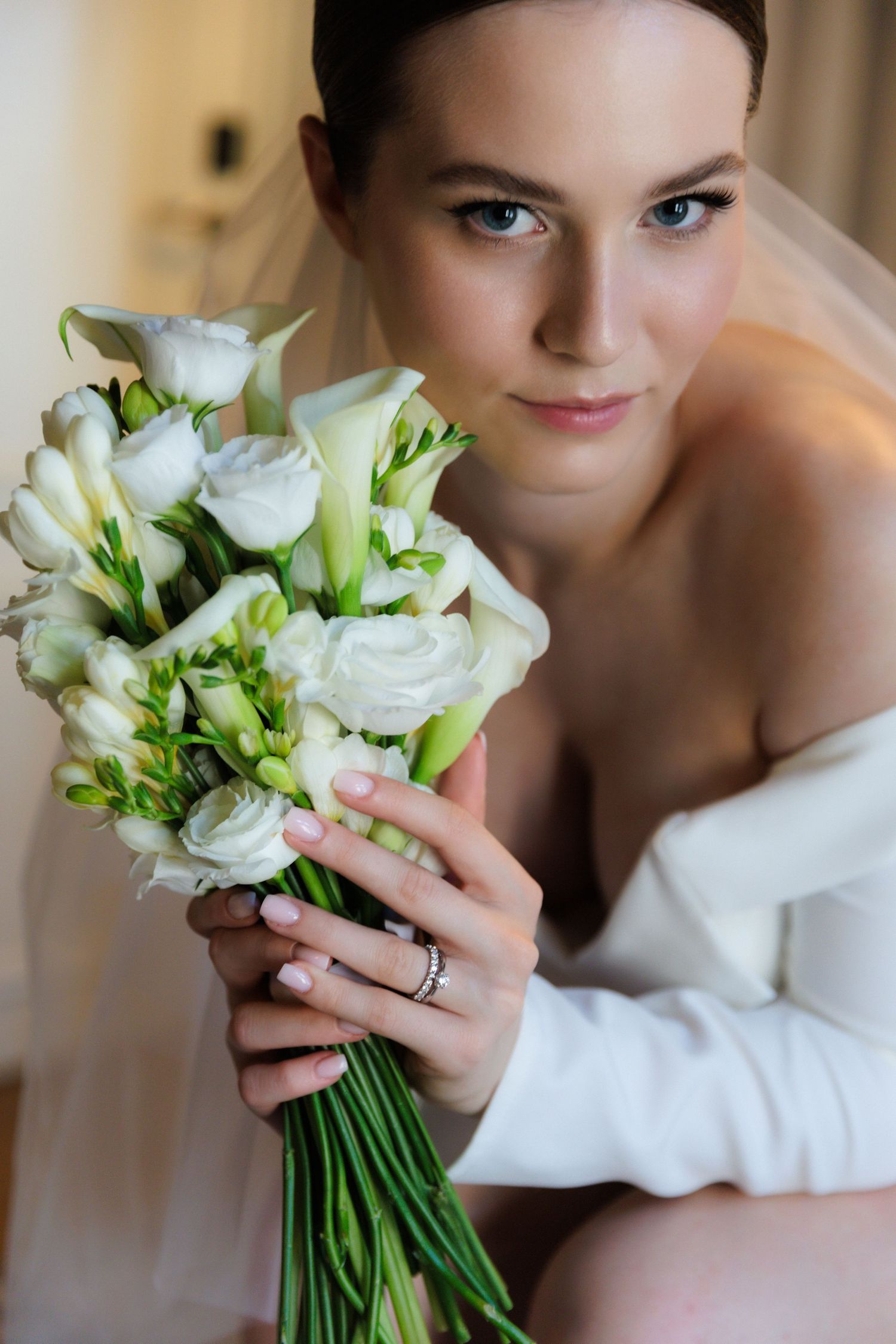 bride portrait bouquet natural light Spain wedding