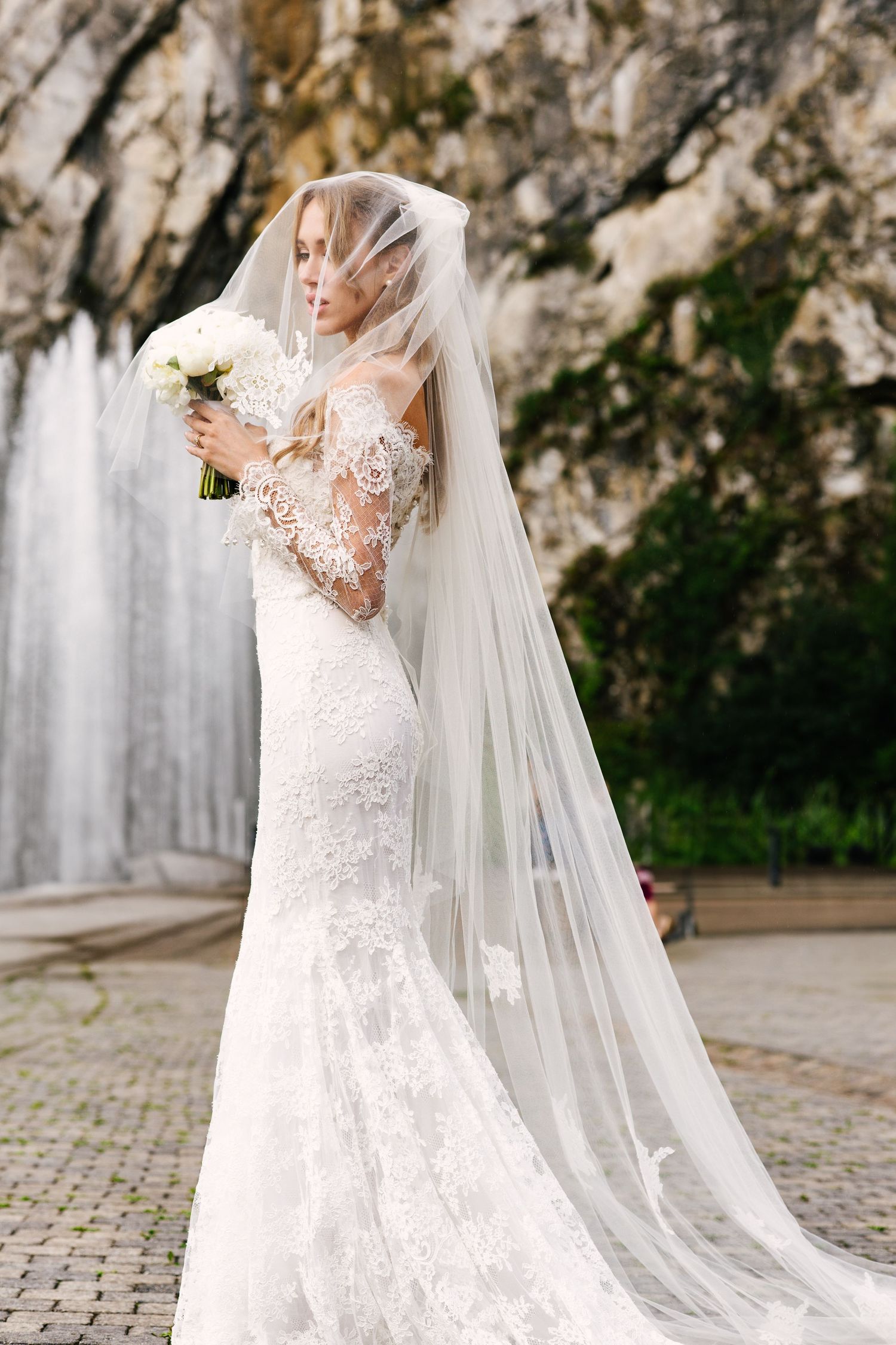 bride portrait bouquet outdoor wedding Portugal