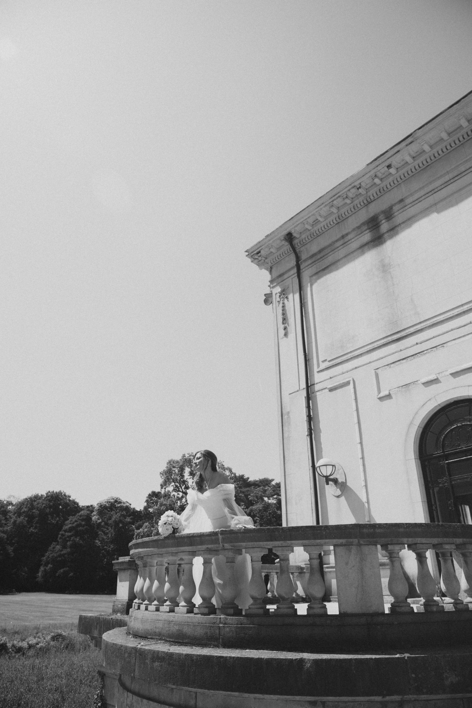 wedding couple balcony black and white Portugal venue