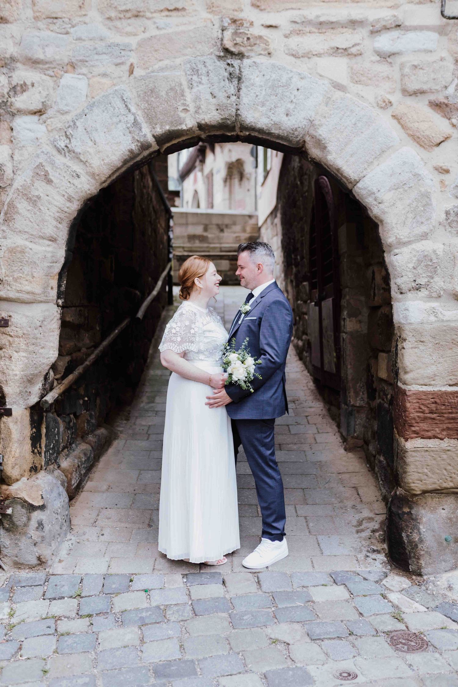 Standesamtliche Hochzeit im alten Rathaus in Esslingen, Braut wird getraut