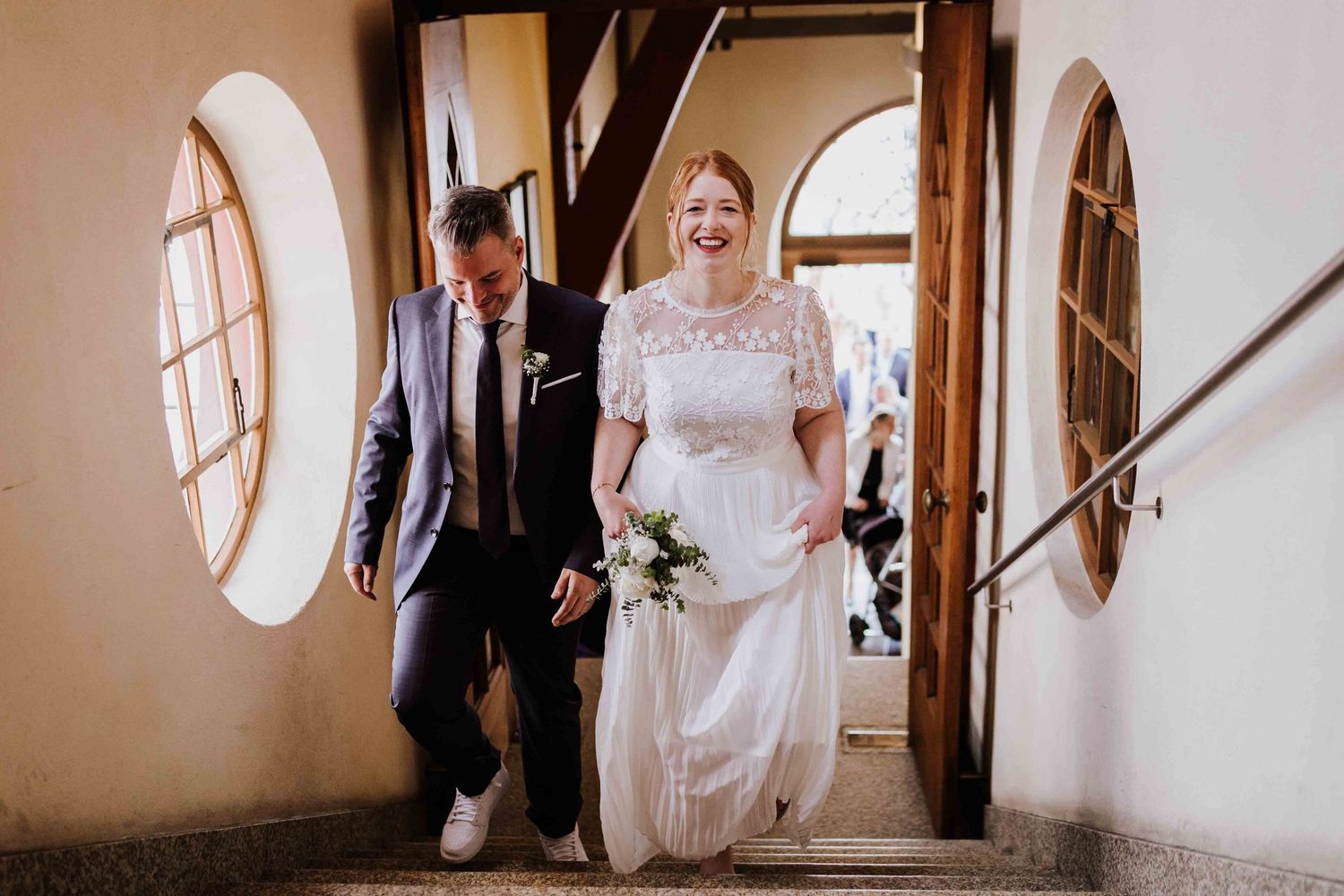 Standesamtliche Hochzeit im alten Rathaus in Esslingen, Braut wird getraut