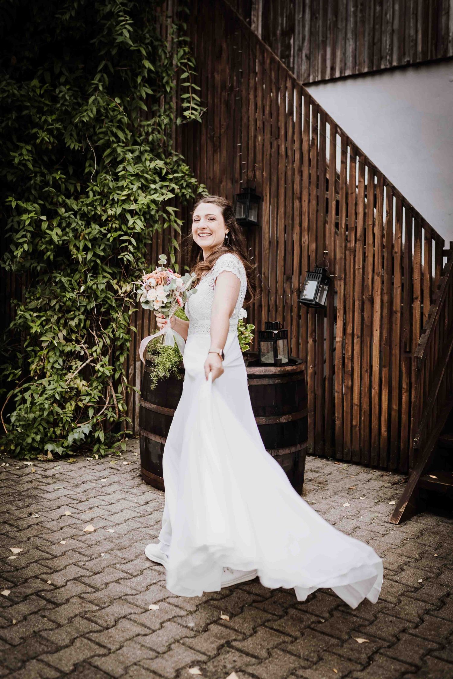 Braut alleine fotografiert, emotional und romantisch,  Hochzeit in der Remise Stuttgart