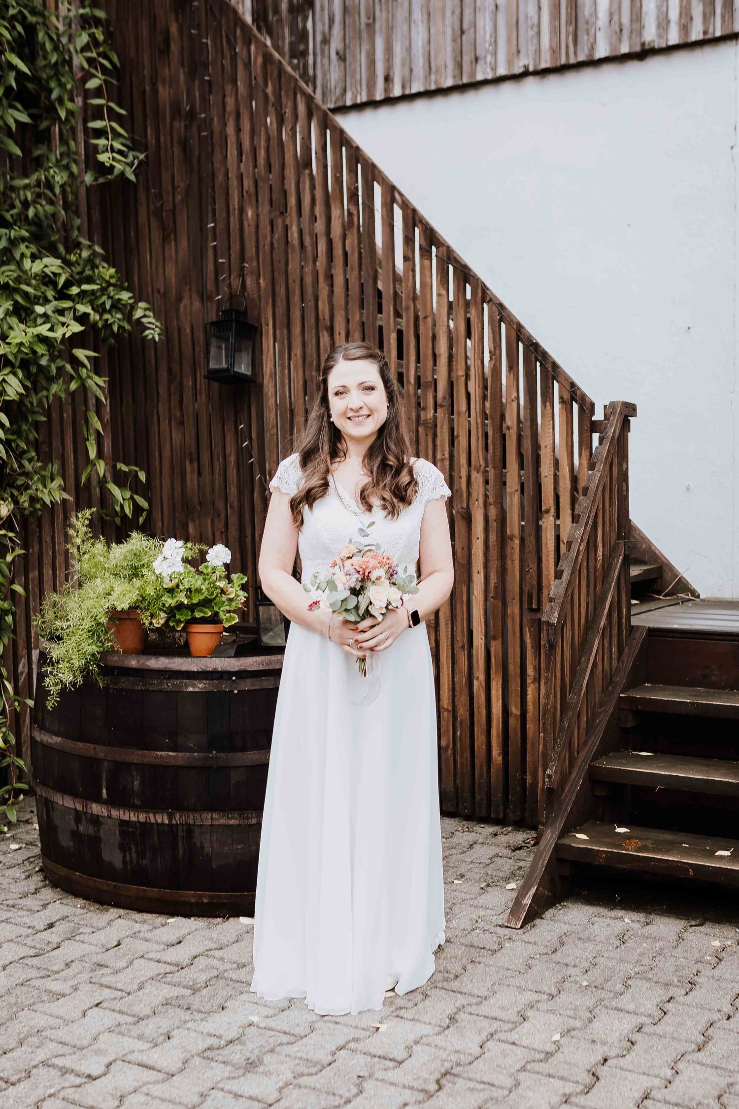 Braut alleine fotografiert, emotional und romantisch,   Hochzeit in der Remise Stuttgart