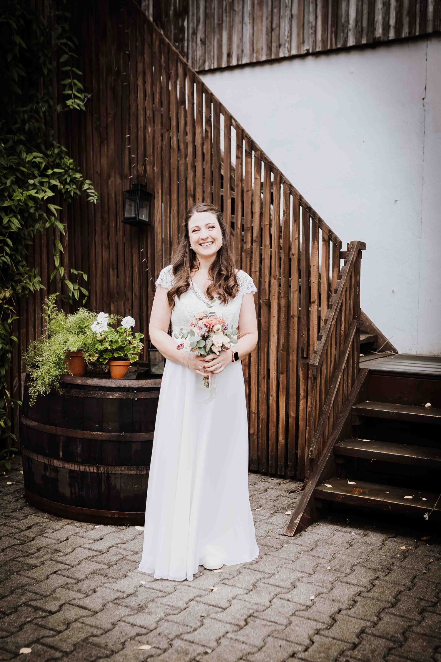 Braut alleine fotografiert, emotional und romantisch,   Hochzeit in der Remise Stuttgart