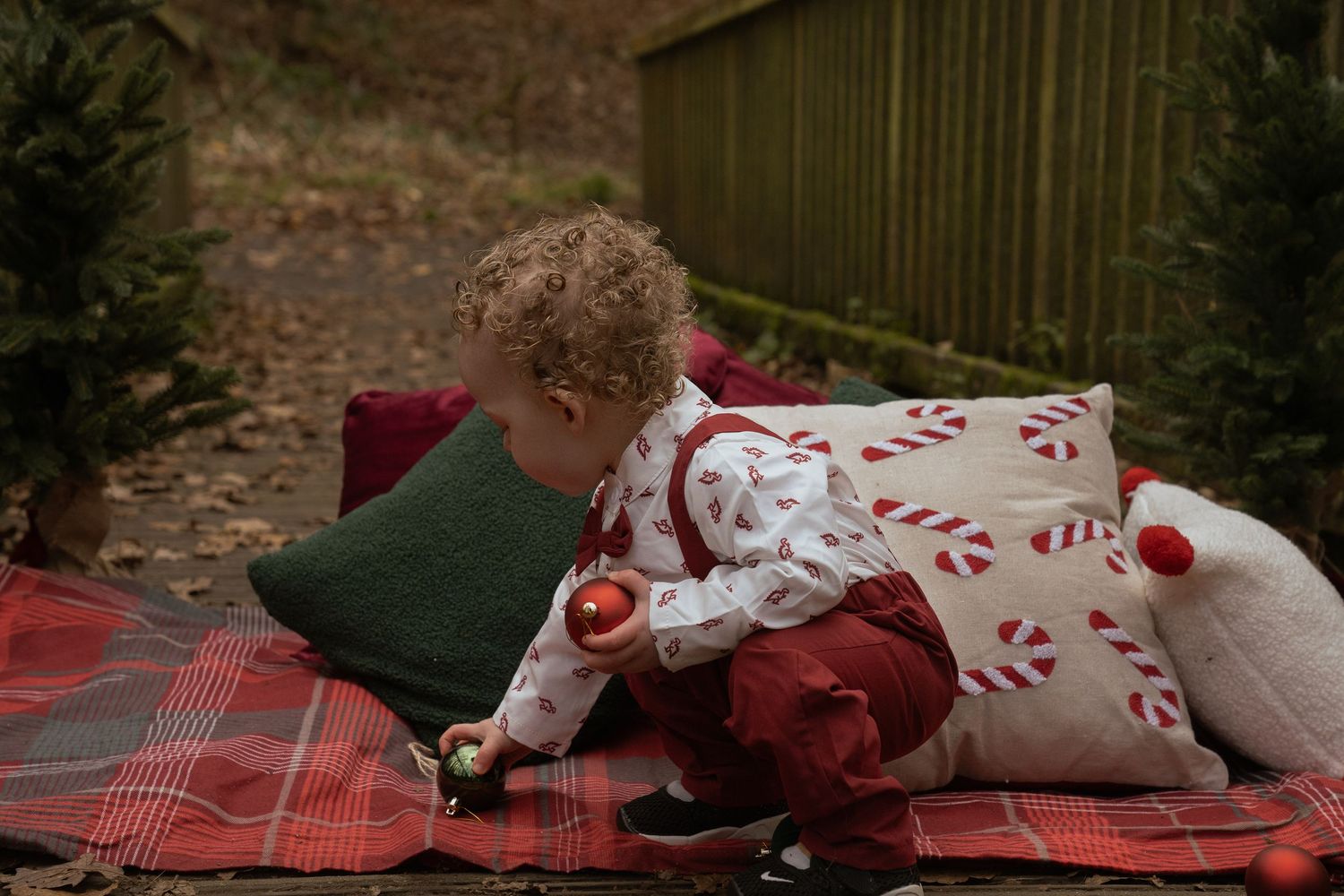 Christmas session with child not showing face