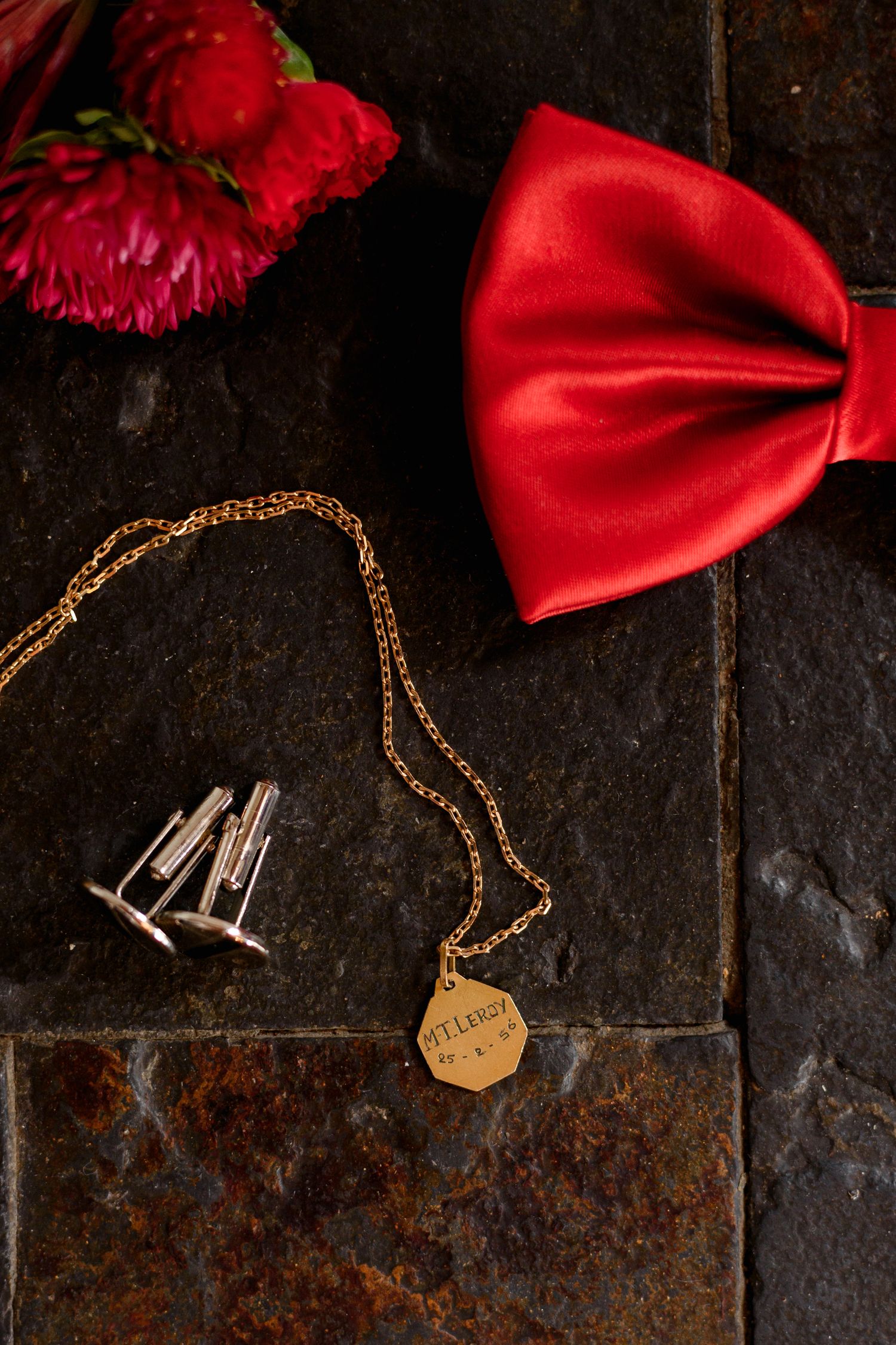 photo de details mariage rouge