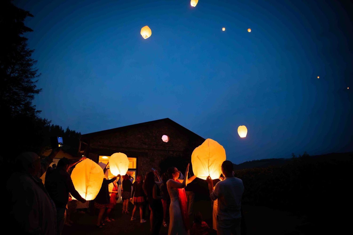 mariage avec des lanternes ciel lanternes
