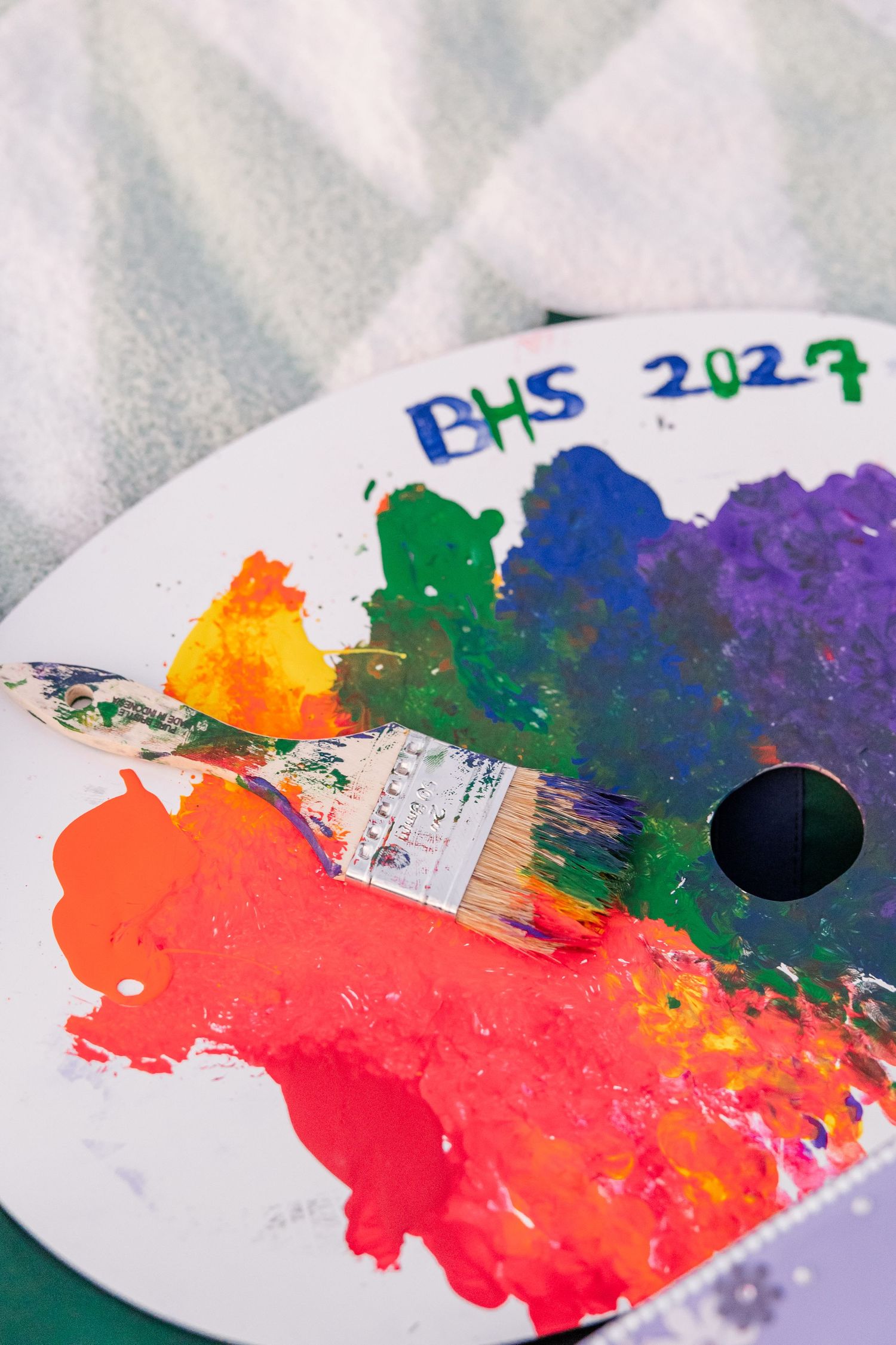 Colorful hand-painted BHS 2027 artist palette featured during Samantha’s Bartlett High School senior portraits.