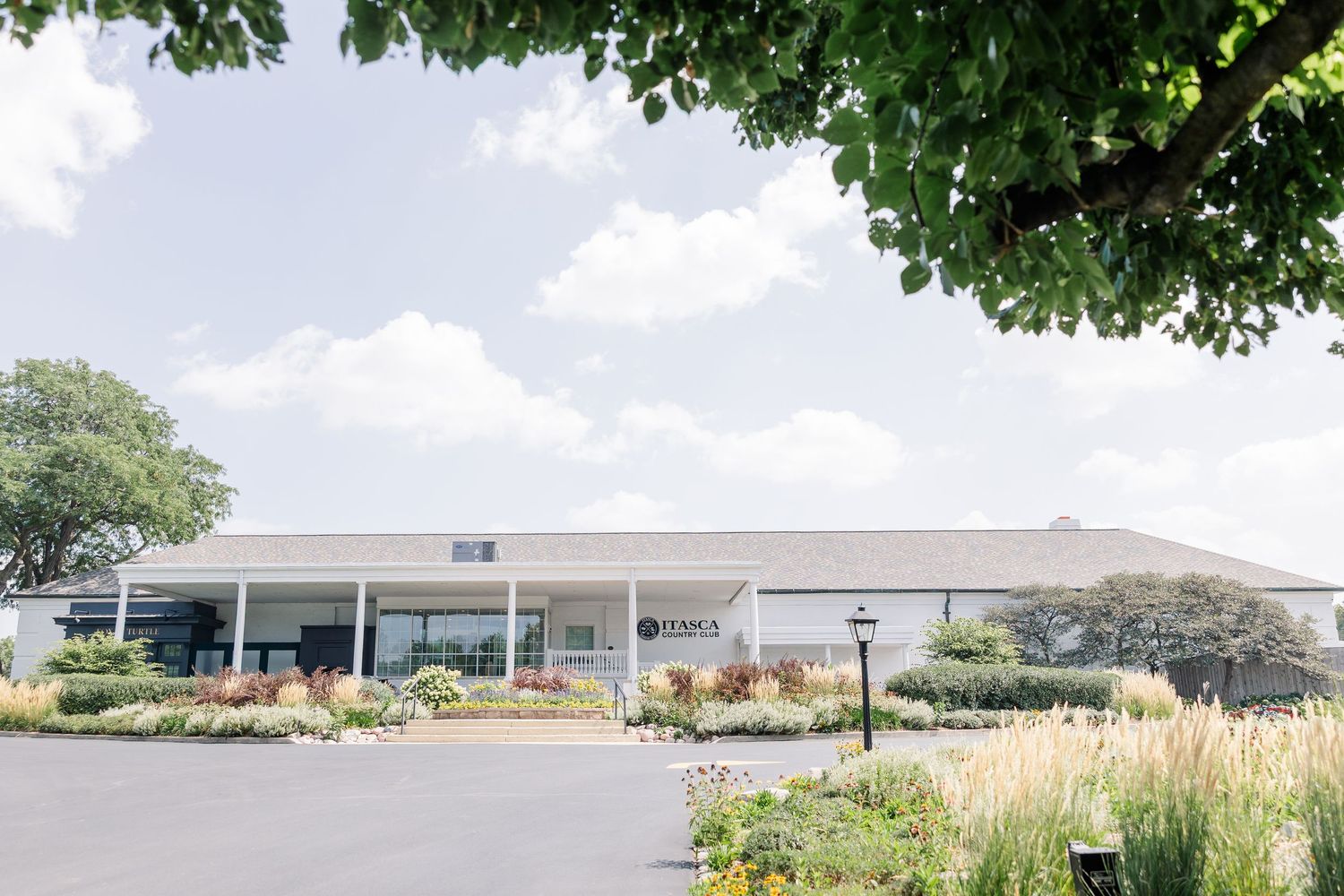Itasca Country Club exterior on a sunny day, wedding and bridal shower venue in Itasca, Illinois