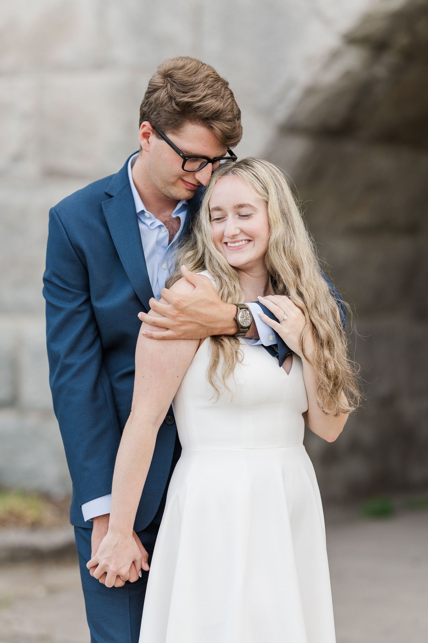 Elizabeth and Joe embracing under the Ulysses S. Grant Monument in Lincoln Park, Chicago