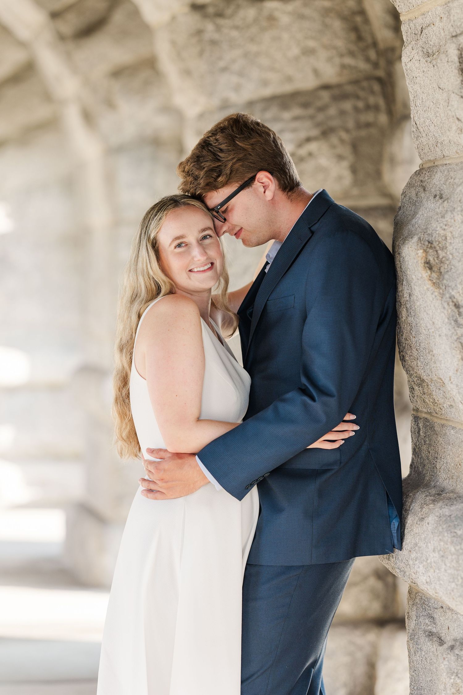 Elizabeth and Joe embracing under the Ulysses S. Grant Monument in Lincoln Park, Chicago