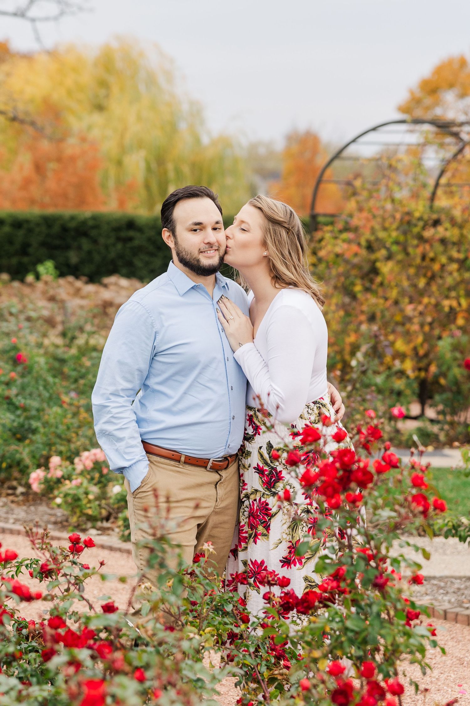 Couple in the rose garden at Cantigny Park in wheaton IL